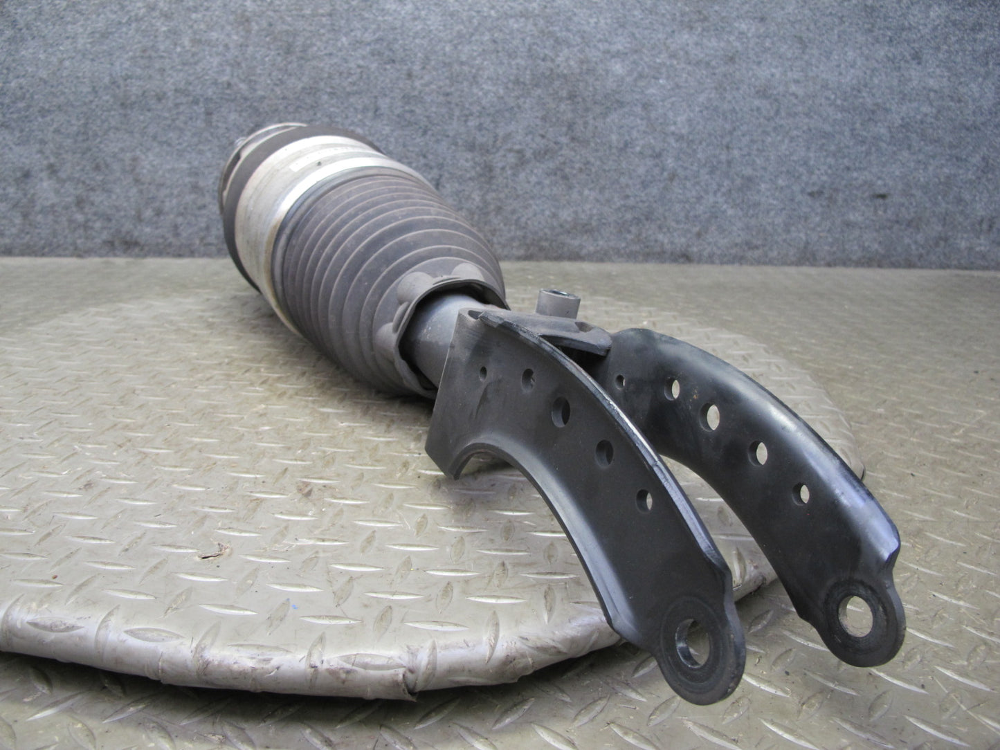 2011-2018 Porsche Cayenne S 958 4.8L Front Left Air Ride Shock Strut Absorber