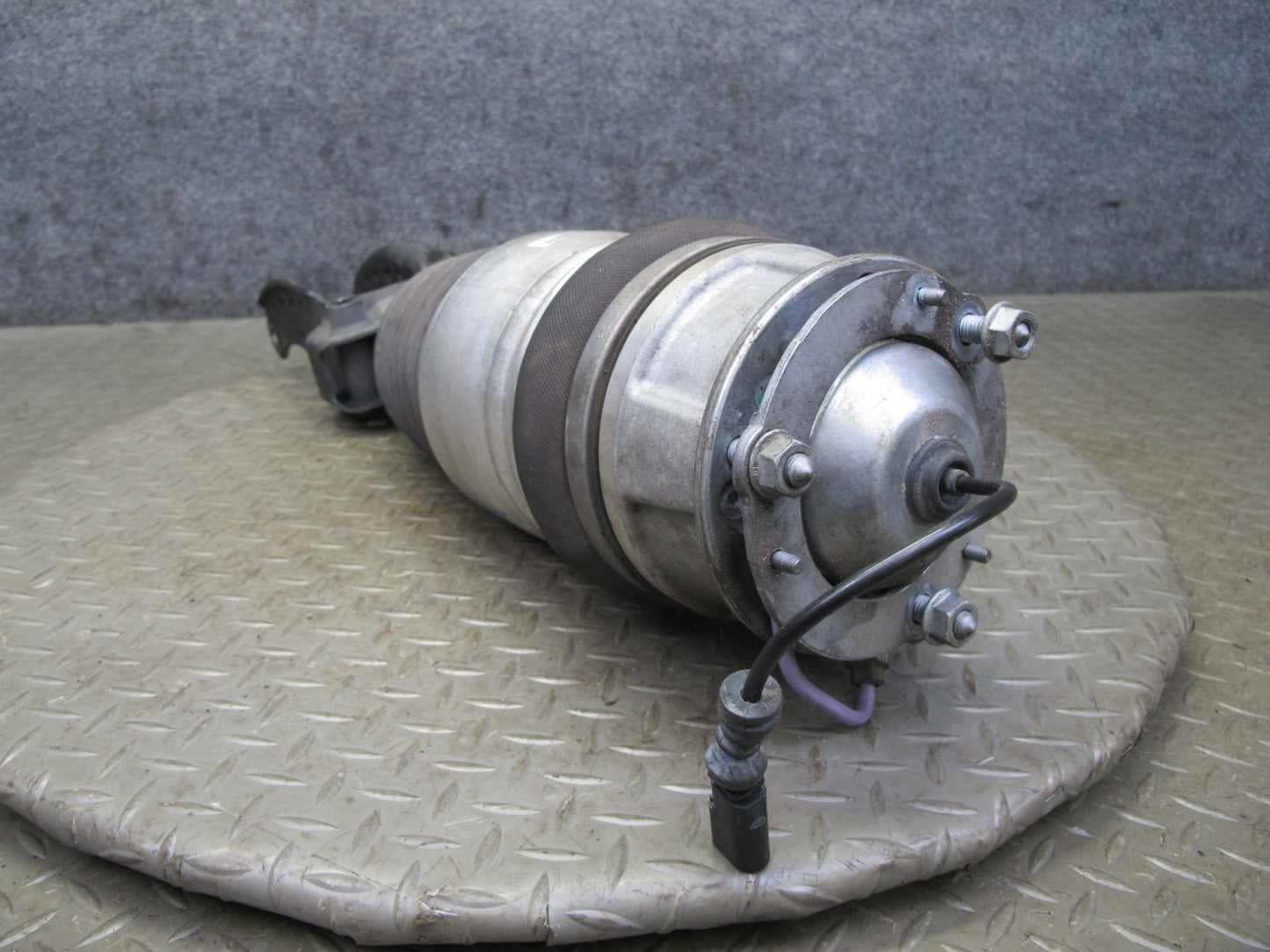 2011-2018 Porsche Cayenne S 958 4.8L Front Left Air Ride Shock Strut Absorber