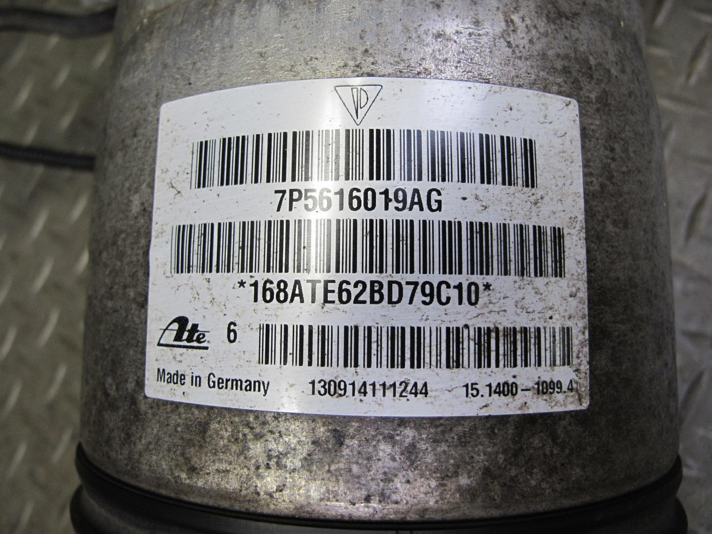 2011-2018 Porsche Cayenne S 958 4.8L Rear Left Air Ride Shock Strut Absorber