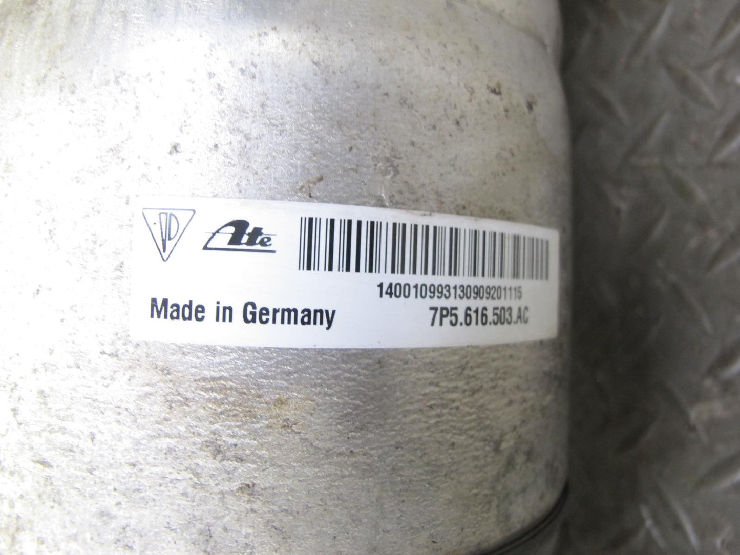 2011-2018 Porsche Cayenne S 958 4.8L Rear Left Air Ride Shock Strut Absorber