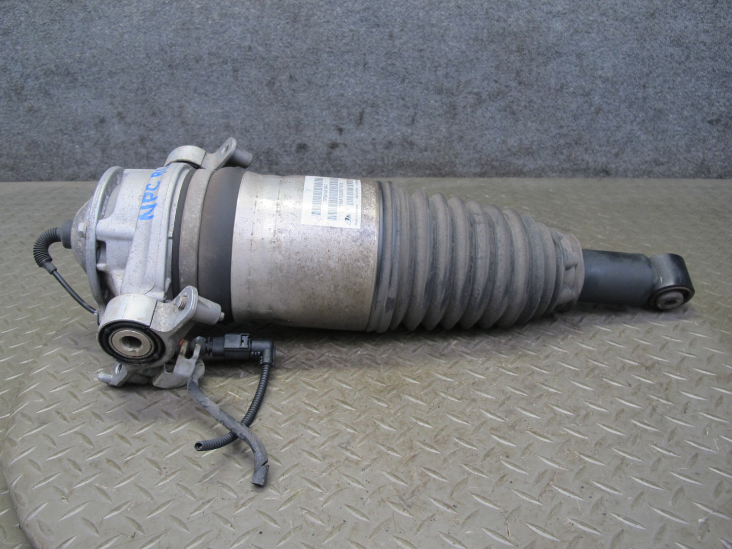 2011-2018 Porsche Cayenne S 958 4.8L Rear Left Air Ride Shock Strut Absorber