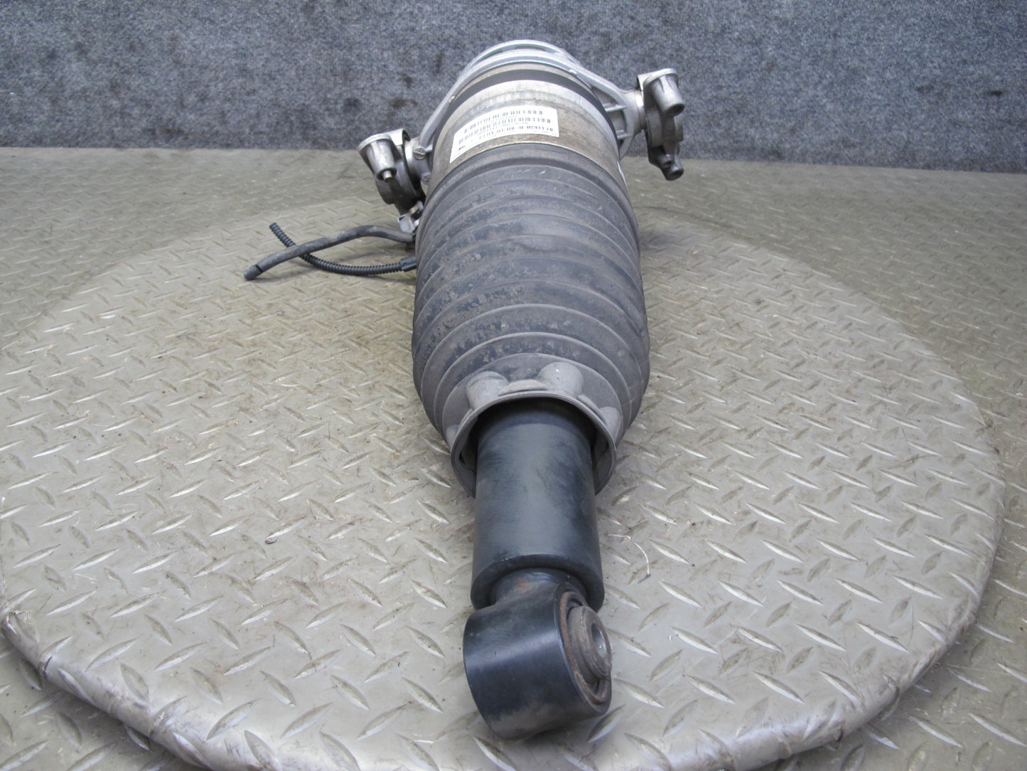 2011-2018 Porsche Cayenne S 958 4.8L Rear Left Air Ride Shock Strut Absorber