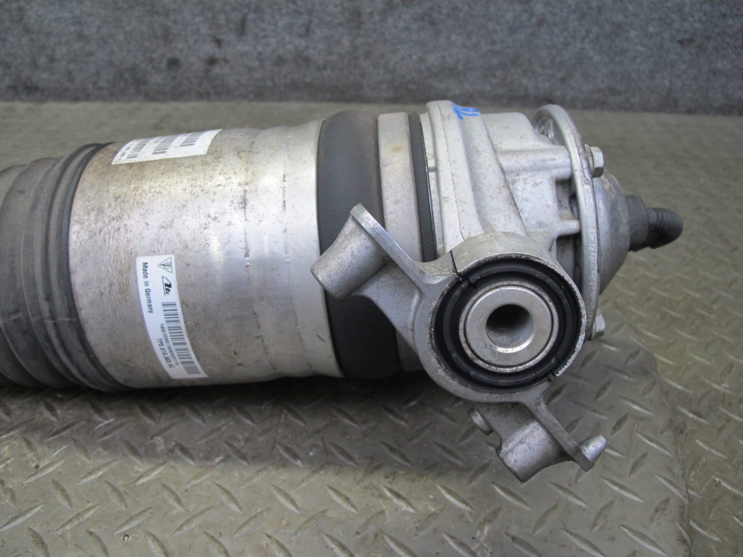 2011-2018 Porsche Cayenne S 958 4.8L Rear Left Air Ride Shock Strut Absorber