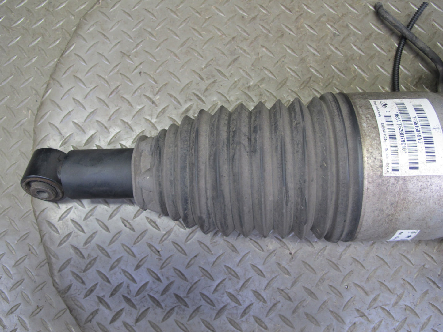 2011-2018 Porsche Cayenne S 958 4.8L Rear Left Air Ride Shock Strut Absorber