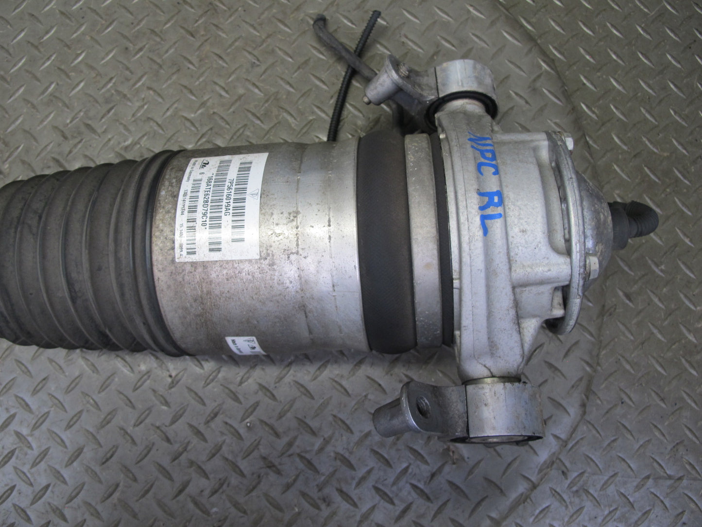 2011-2018 Porsche Cayenne S 958 4.8L Rear Left Air Ride Shock Strut Absorber