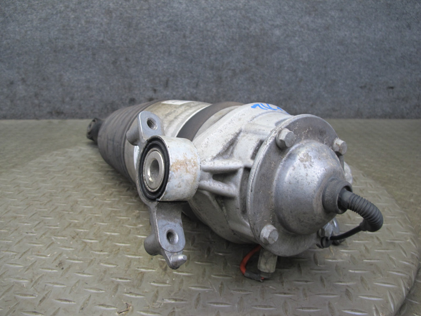 2011-2018 Porsche Cayenne S 958 4.8L Rear Left Air Ride Shock Strut Absorber