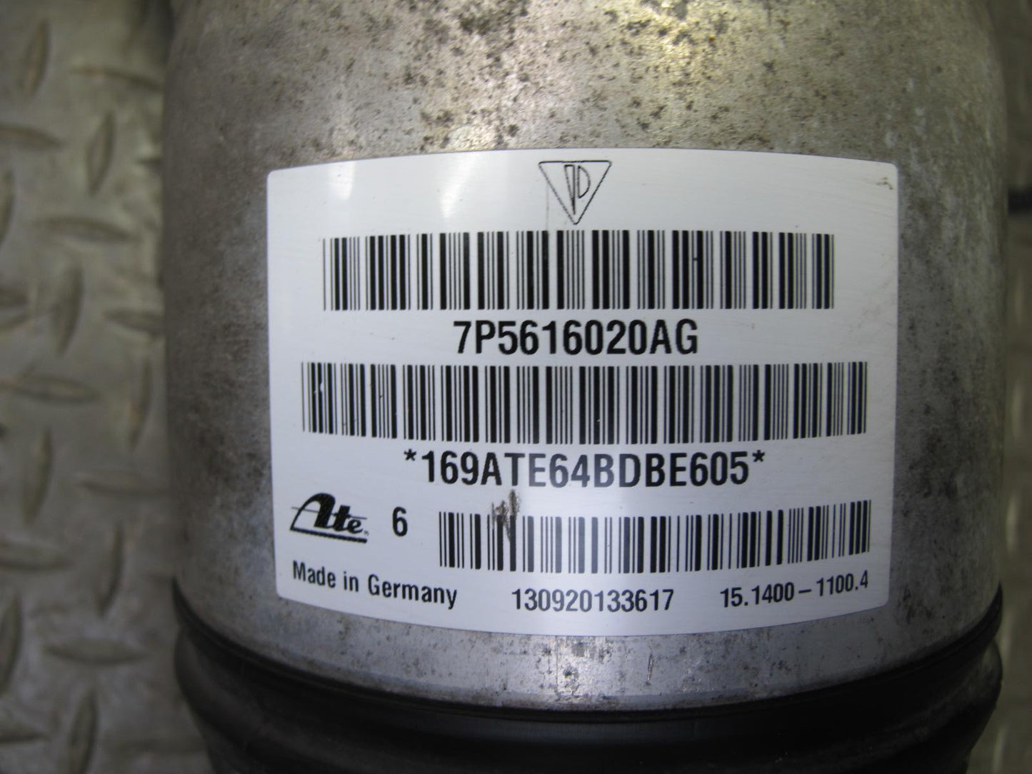 2011-2018 Porsche Cayenne S 958 4.8L Rear Right Air Ride Shock Strut Absorber