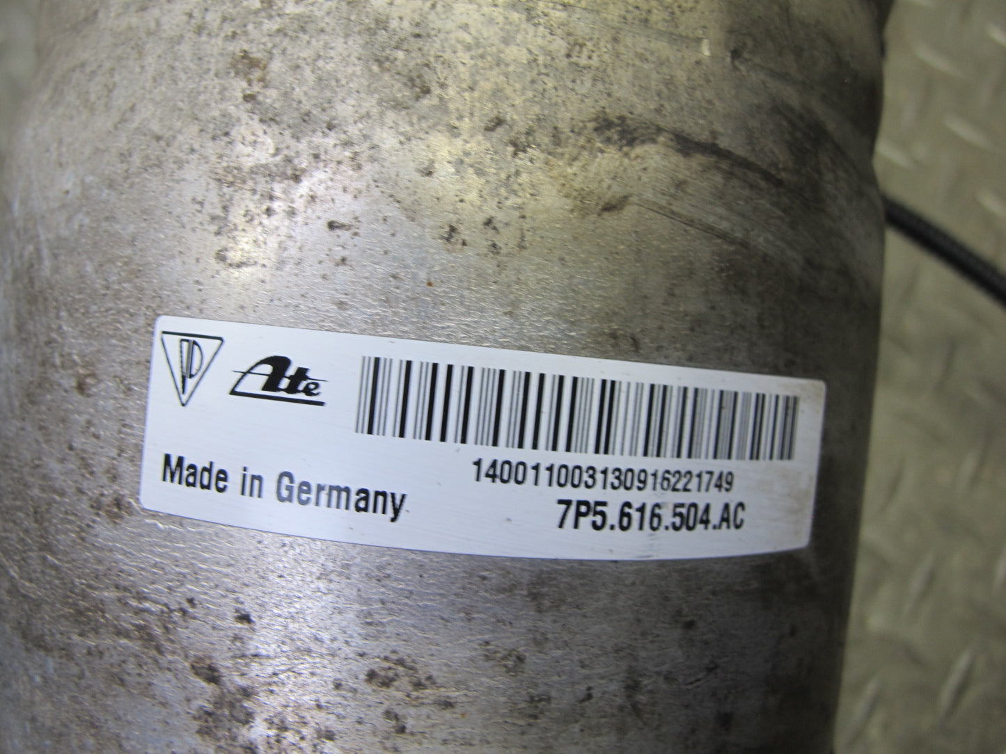 2011-2018 Porsche Cayenne S 958 4.8L Rear Right Air Ride Shock Strut Absorber