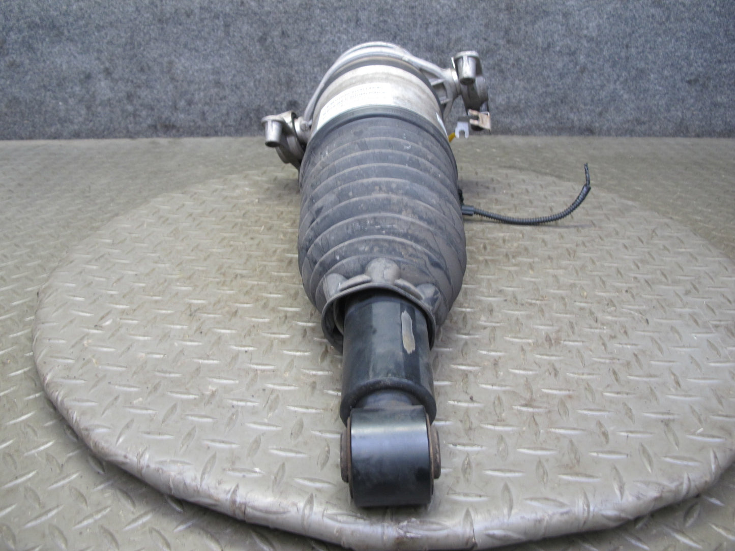 2011-2018 Porsche Cayenne S 958 4.8L Rear Right Air Ride Shock Strut Absorber