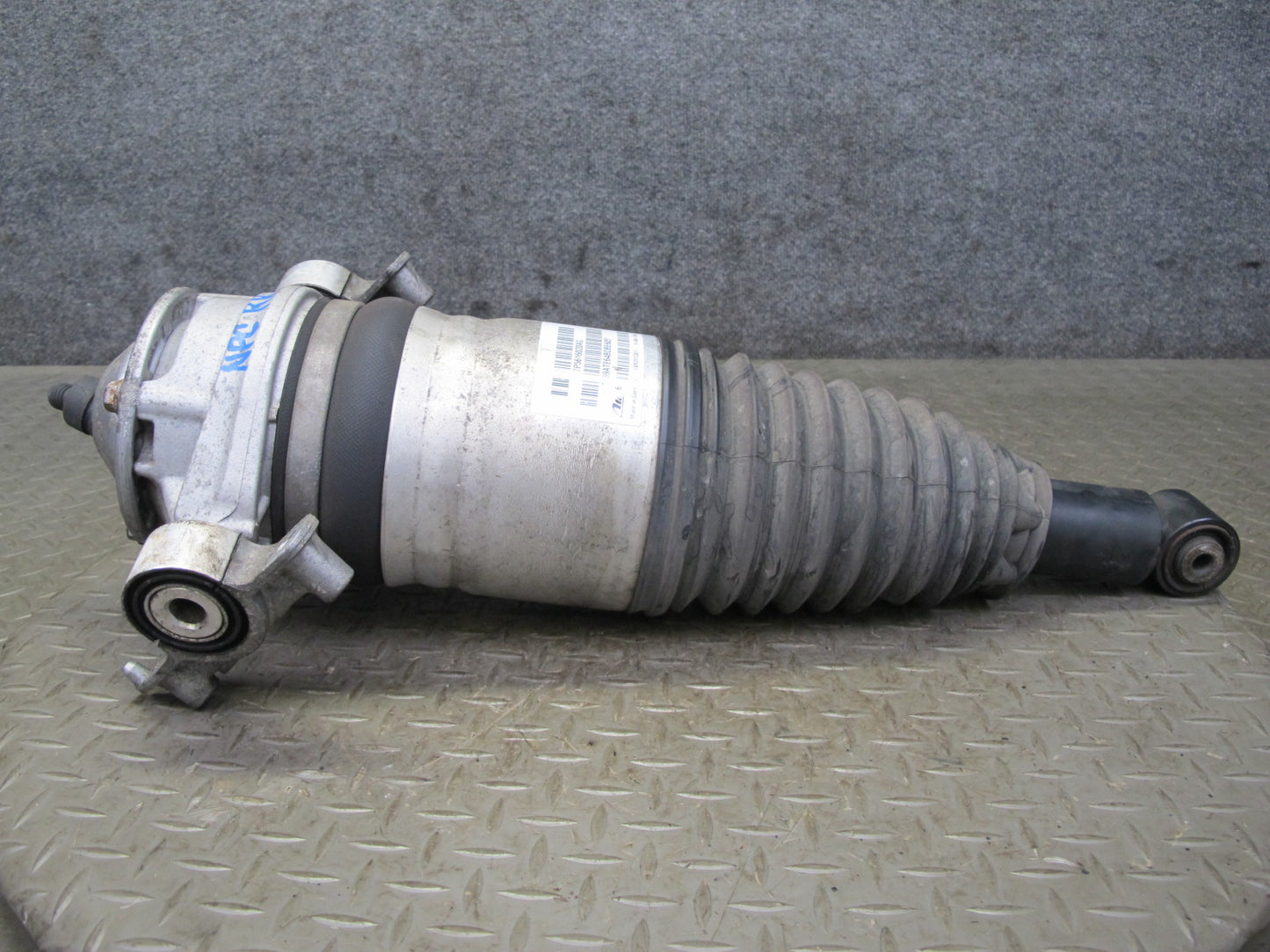 2011-2018 Porsche Cayenne S 958 4.8L Rear Right Air Ride Shock Strut Absorber