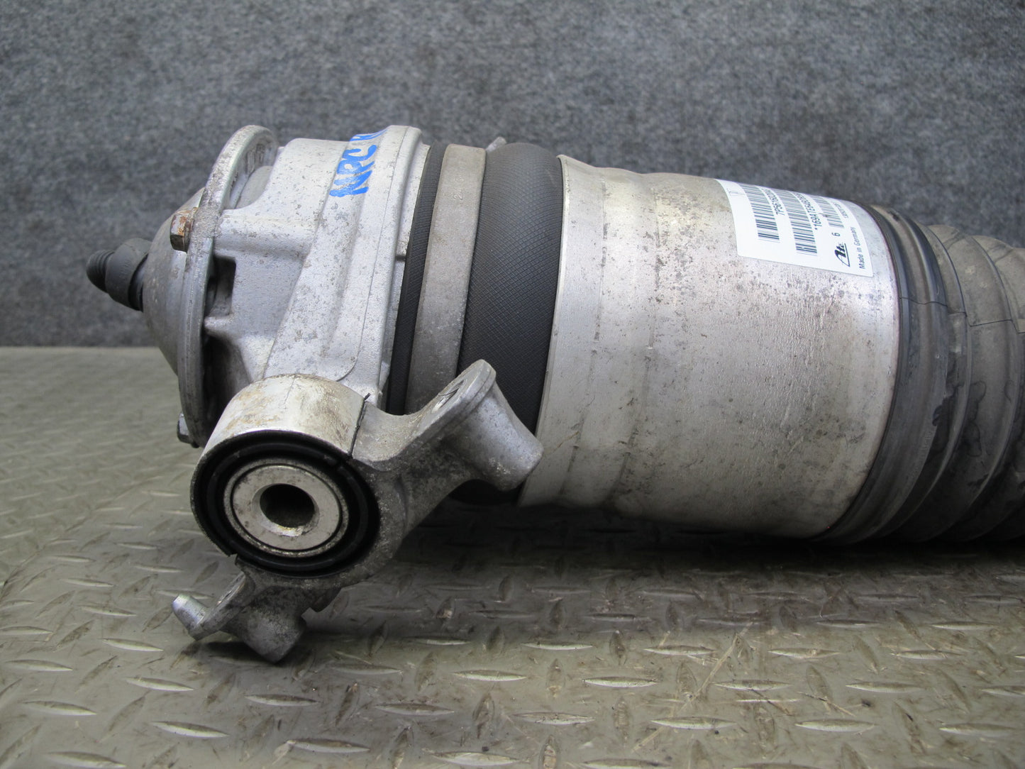 2011-2018 Porsche Cayenne S 958 4.8L Rear Right Air Ride Shock Strut Absorber