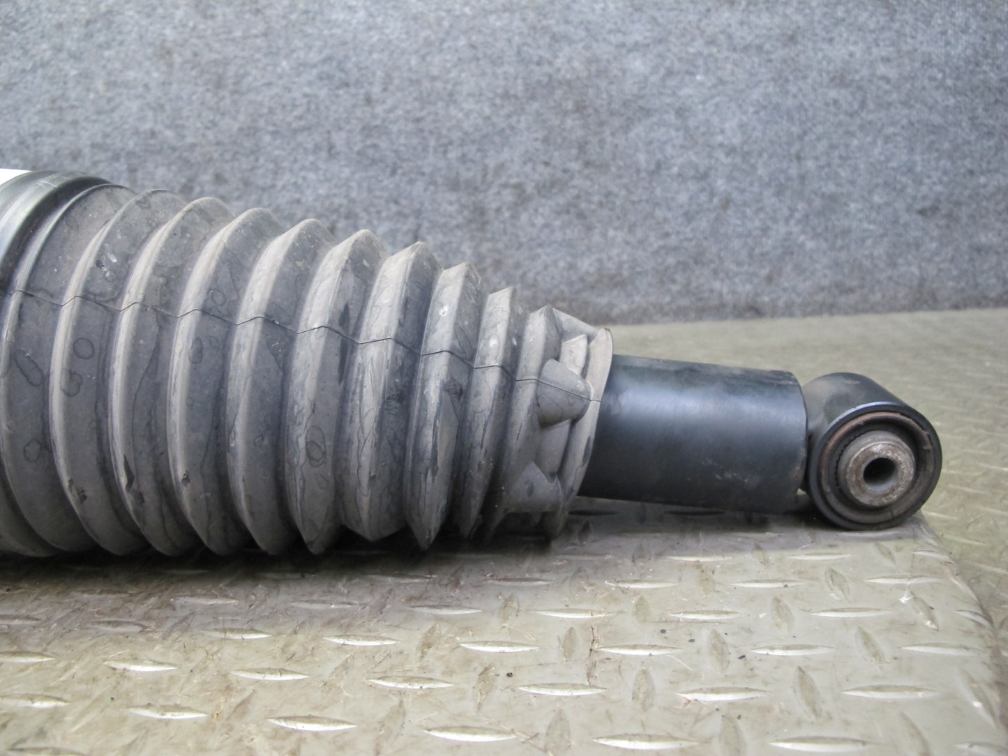 2011-2018 Porsche Cayenne S 958 4.8L Rear Right Air Ride Shock Strut Absorber