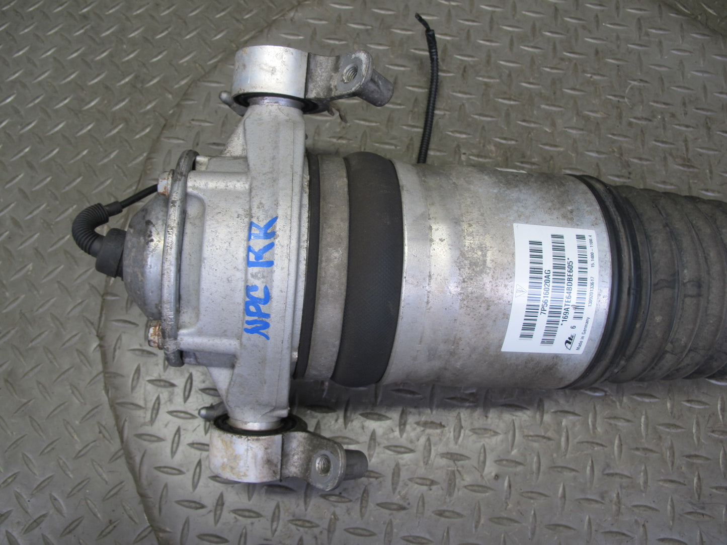 2011-2018 Porsche Cayenne S 958 4.8L Rear Right Air Ride Shock Strut Absorber