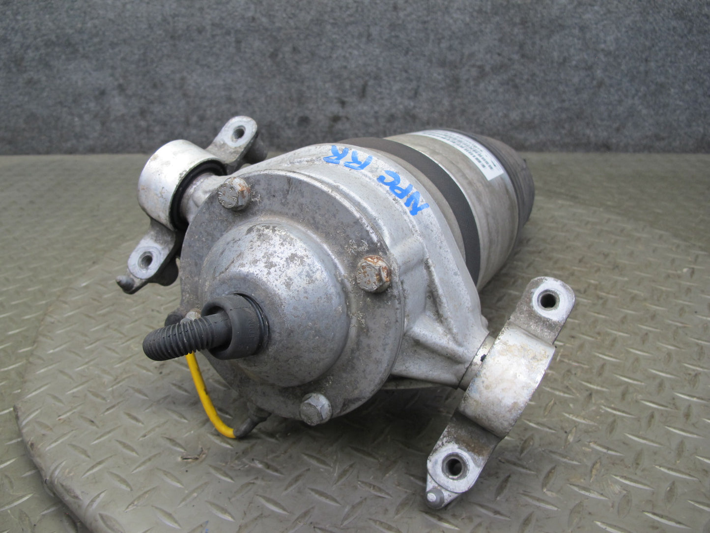 2011-2018 Porsche Cayenne S 958 4.8L Rear Right Air Ride Shock Strut Absorber