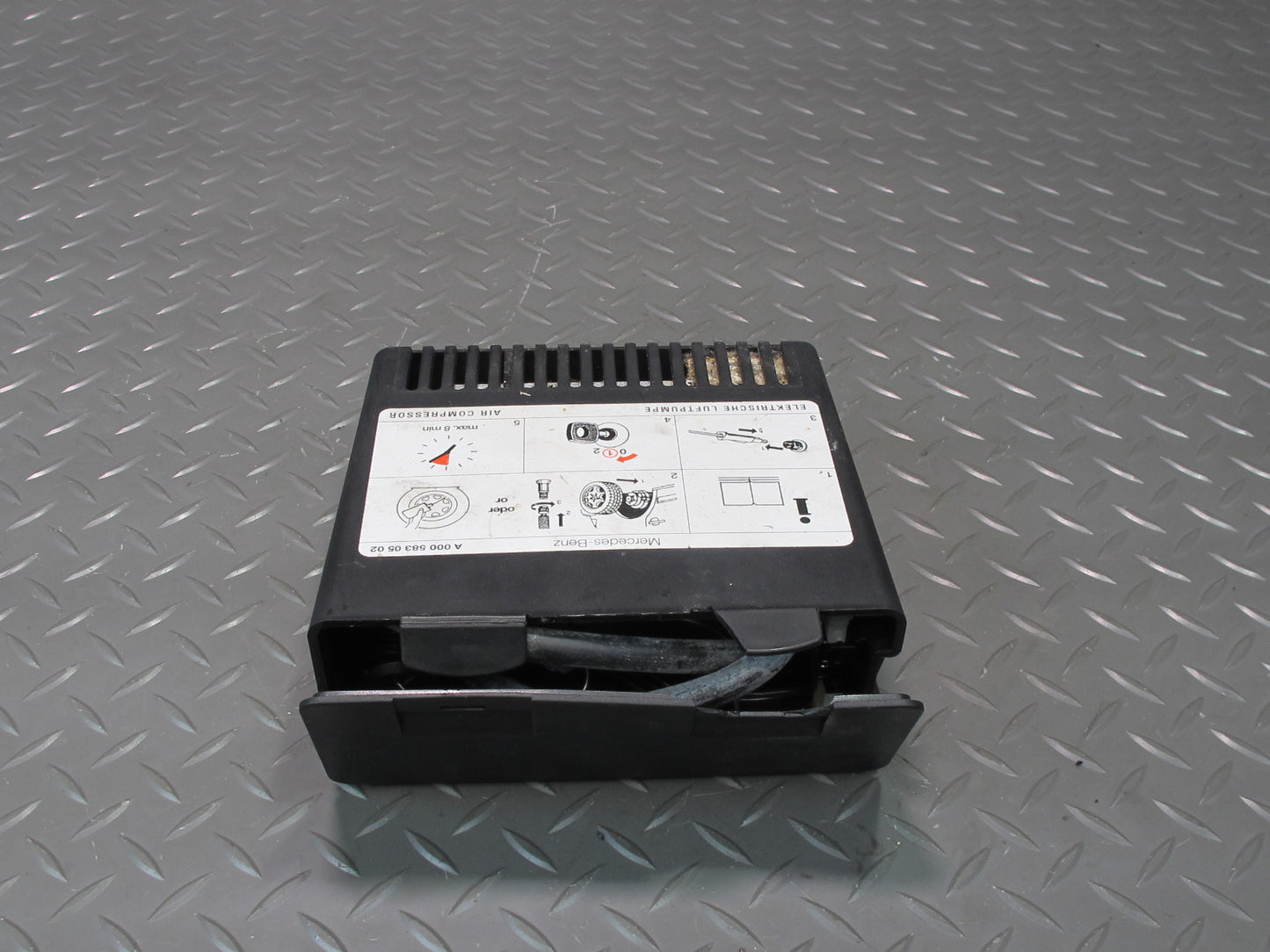 03-12 Mercedes R230 Sl-class Spare Tire Air Compressor 0005830502 OEM