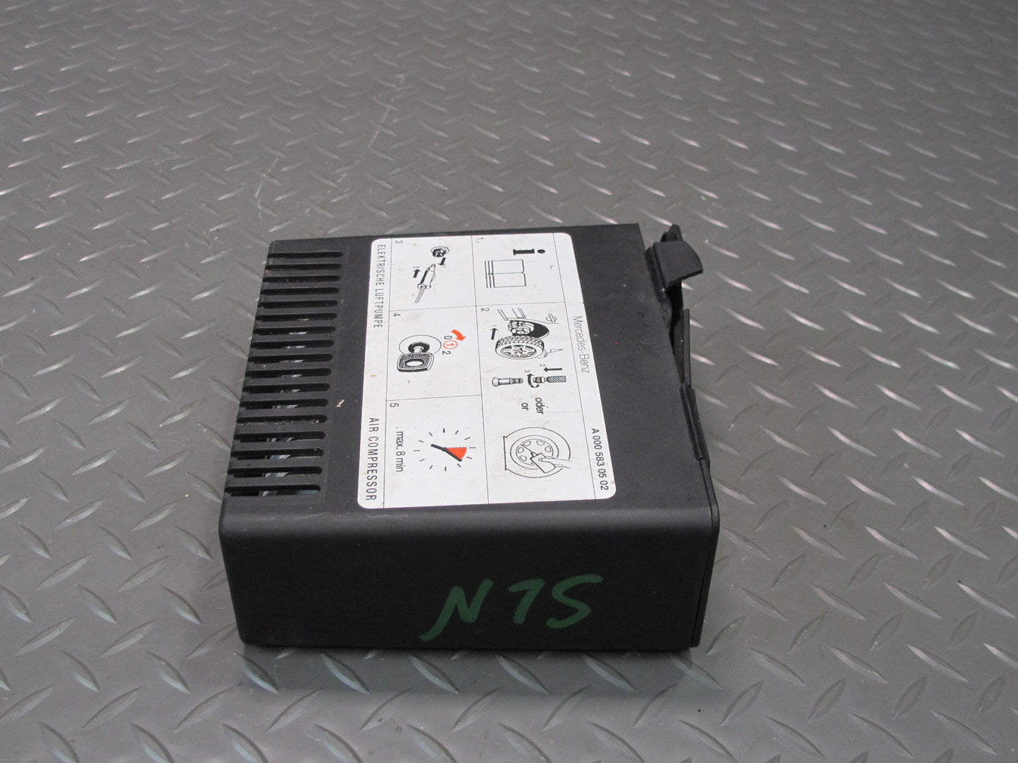 03-12 Mercedes R230 Sl-class Spare Tire Air Compressor 0005830502 OEM