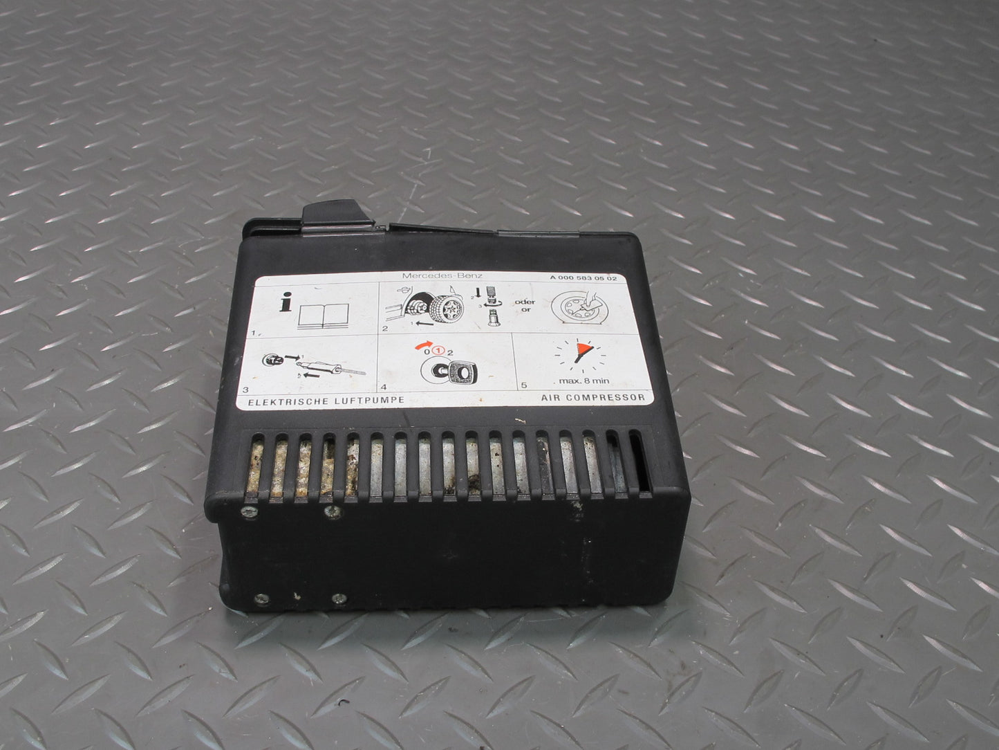 03-12 Mercedes R230 Sl-class Spare Tire Air Compressor 0005830502 OEM