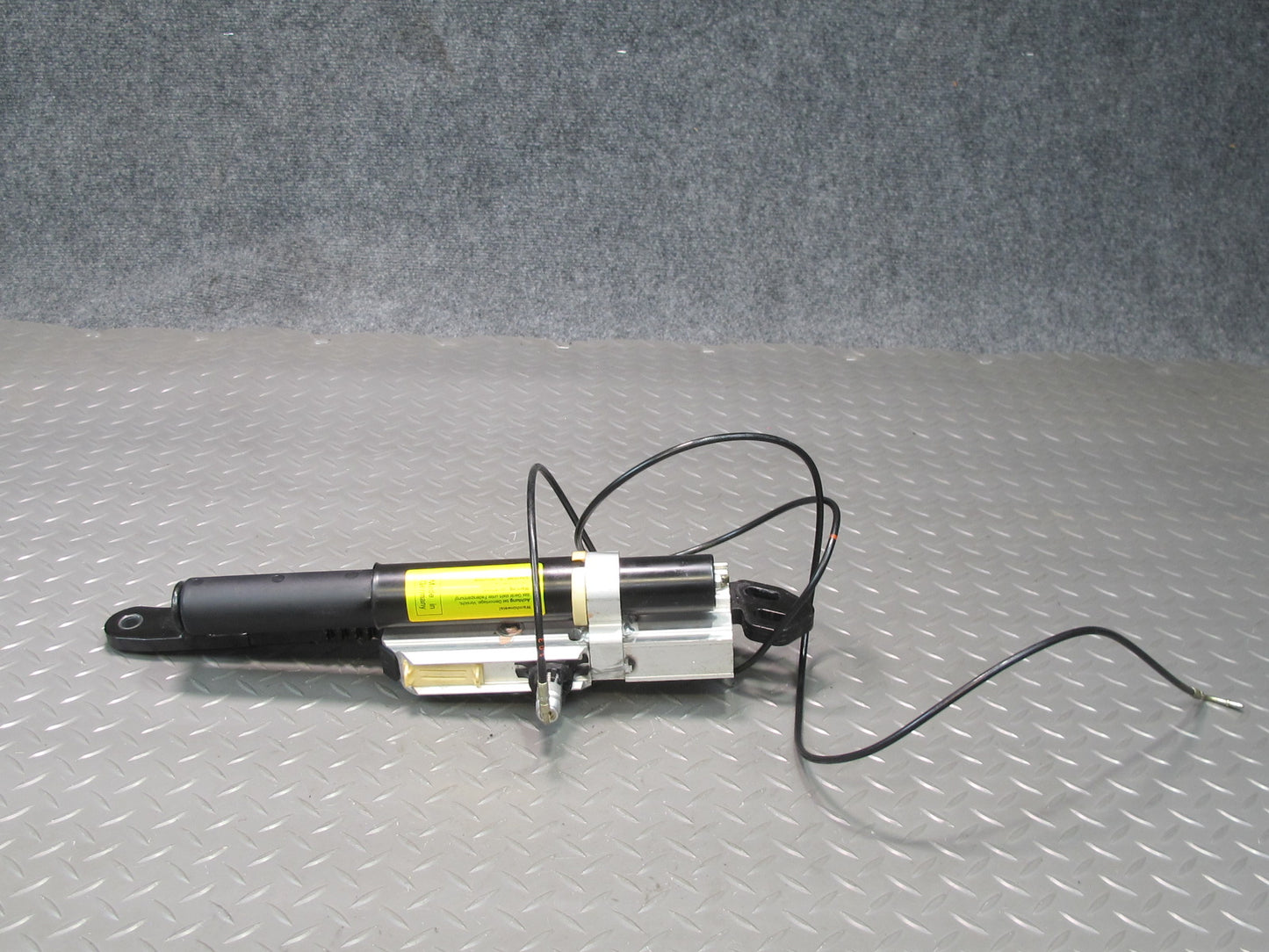 03-12 Mercedes R230 Sl-class Convertible Left Pawl Cylinder Support OEM