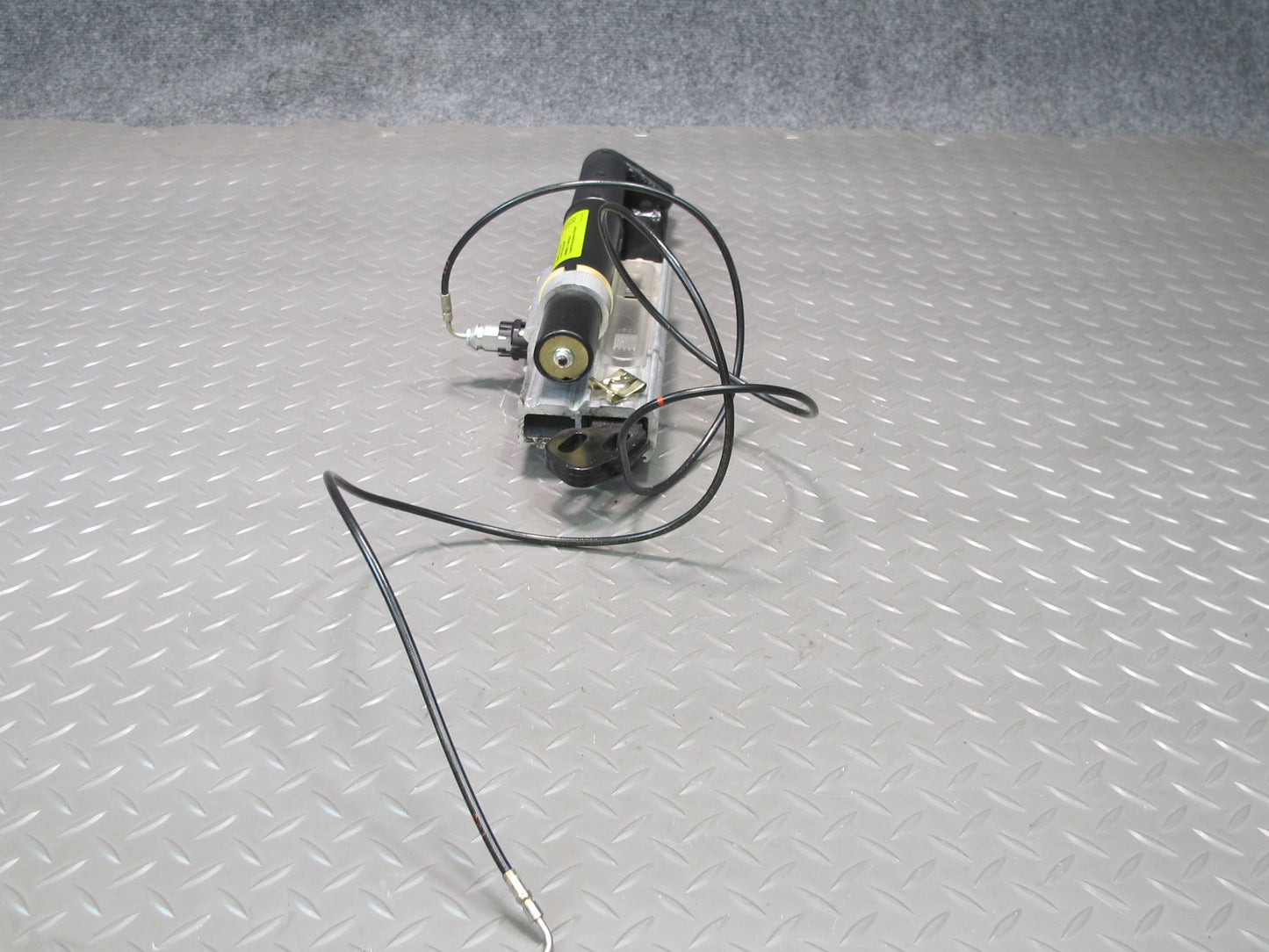 03-12 Mercedes R230 Sl-class Convertible Left Pawl Cylinder Support OEM