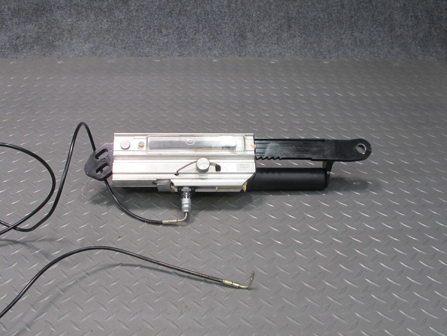 03-12 Mercedes R230 Sl-class Convertible Left Pawl Cylinder Support OEM