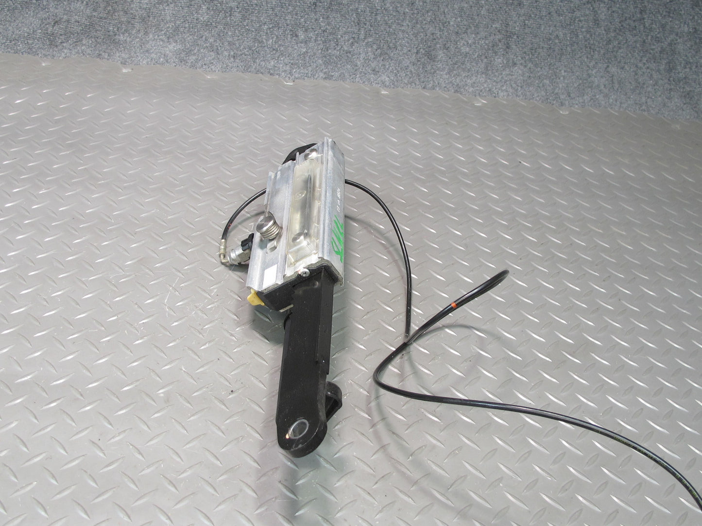 03-12 Mercedes R230 Sl-class Convertible Left Pawl Cylinder Support OEM