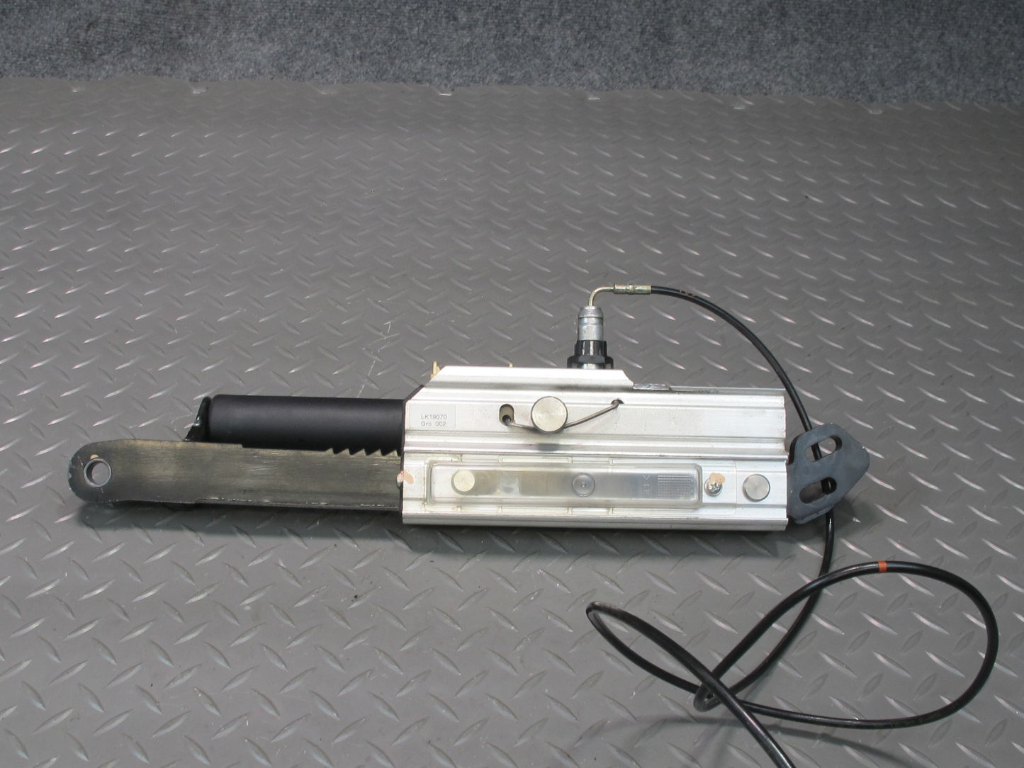 03-12 Mercedes R230 Sl-class Convertible Left Pawl Cylinder Support OEM