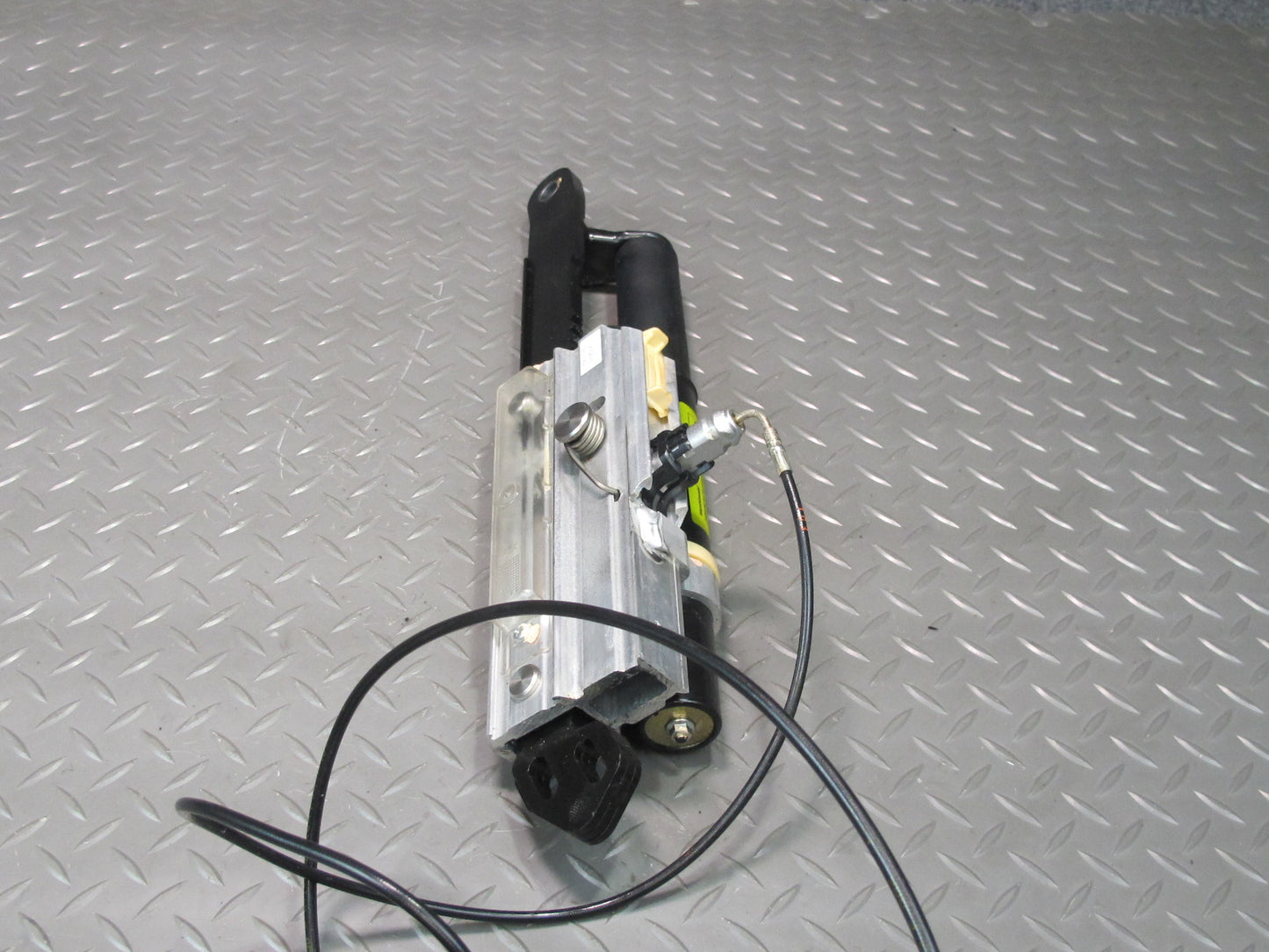 03-12 Mercedes R230 Sl-class Convertible Left Pawl Cylinder Support OEM