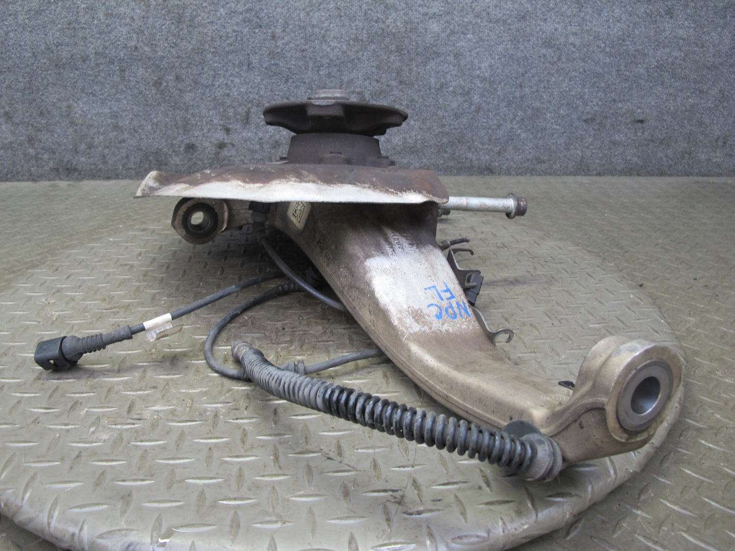 2011-2018 Porsche Cayenne 958 AWD Front Left Spindle Knuckle Wheel Hub Bearing