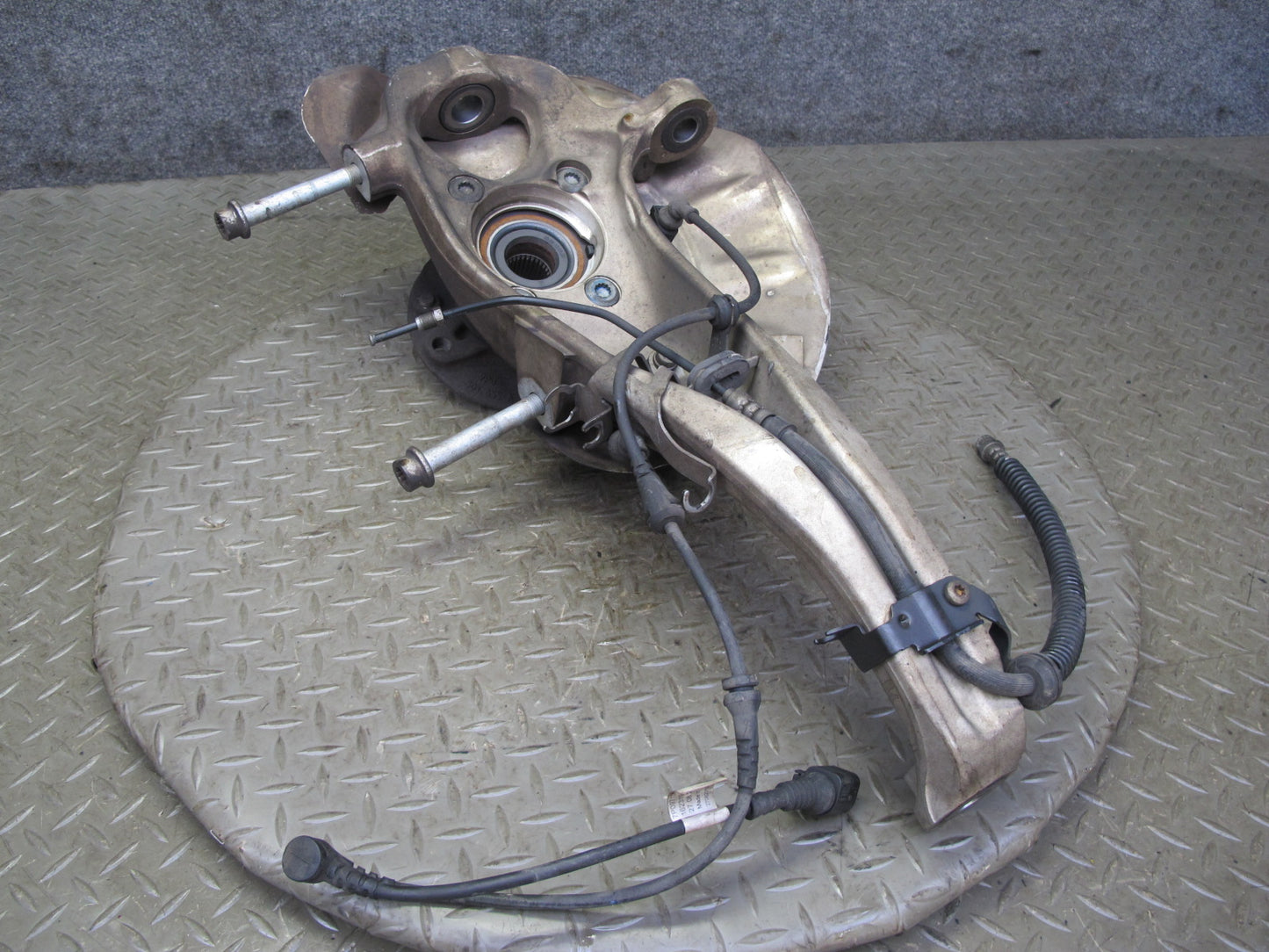 2011-2018 Porsche Cayenne 958 AWD Front Left Spindle Knuckle Wheel Hub Bearing