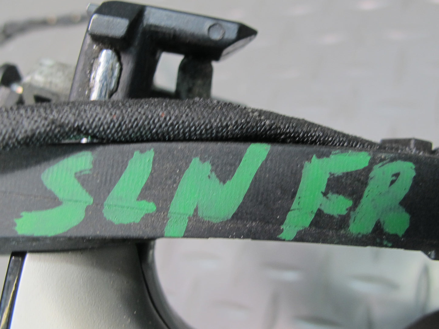 03-06 Mercedes R230 Sl-class Right Door Exterior Handle w Keyless Entry OEM