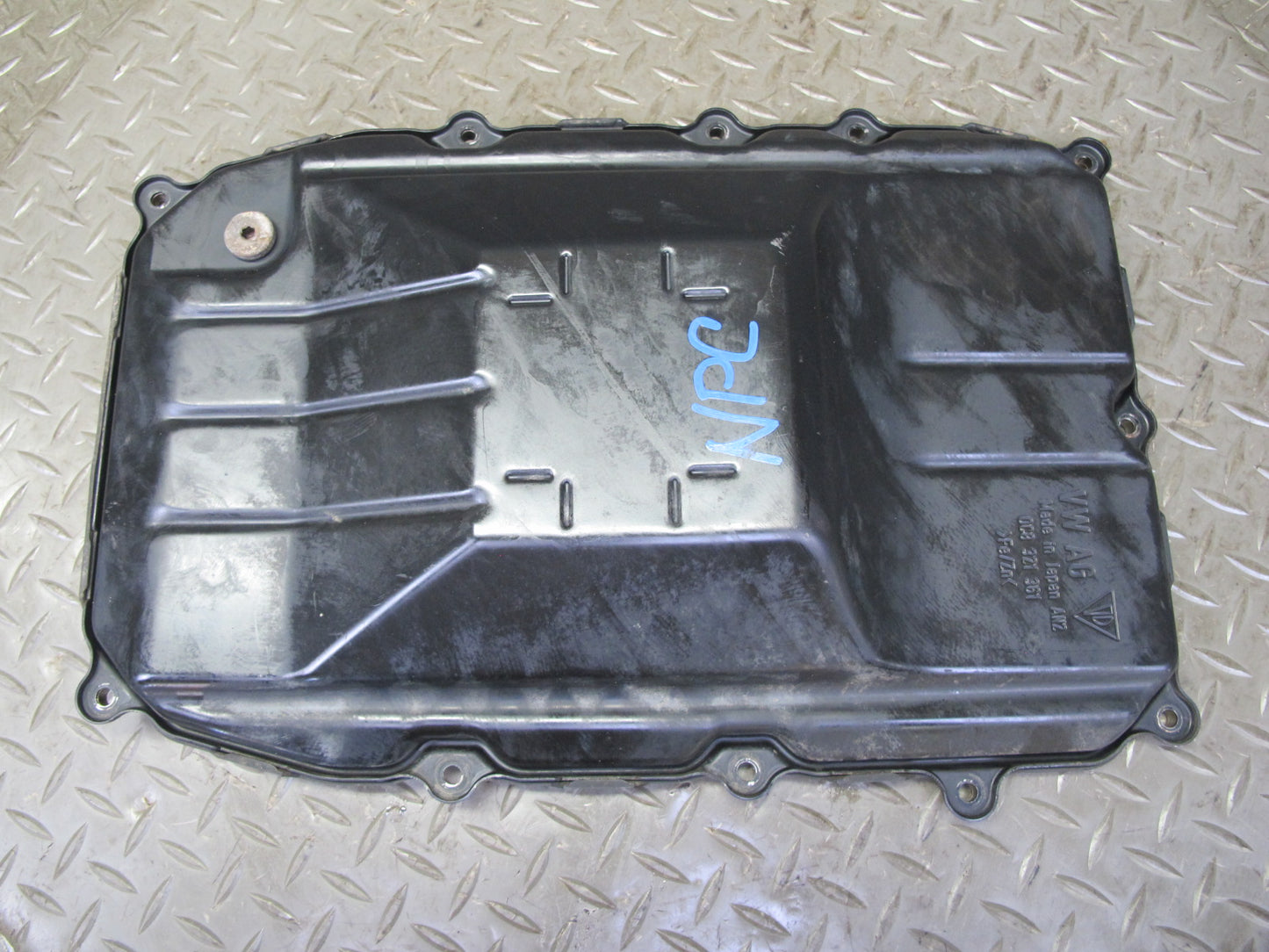 2011-2018 Porsche Cayenne S 958 Automatic Transmission Oil Pan 0C8321361