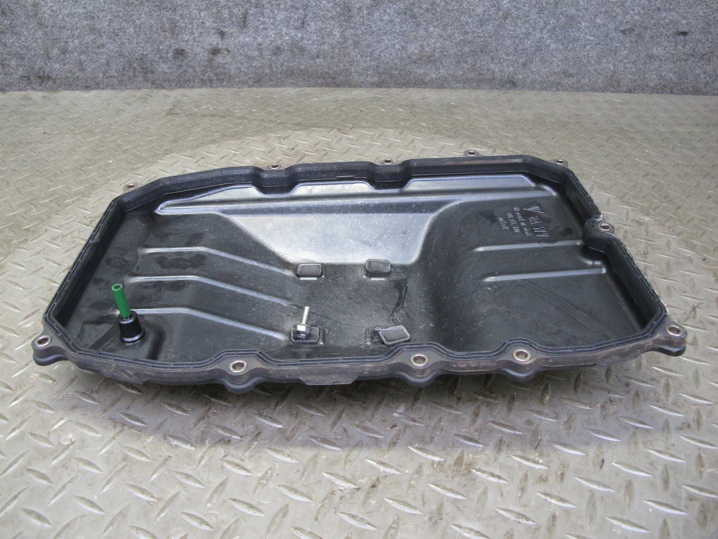 2011-2018 Porsche Cayenne S 958 Automatic Transmission Oil Pan 0C8321361