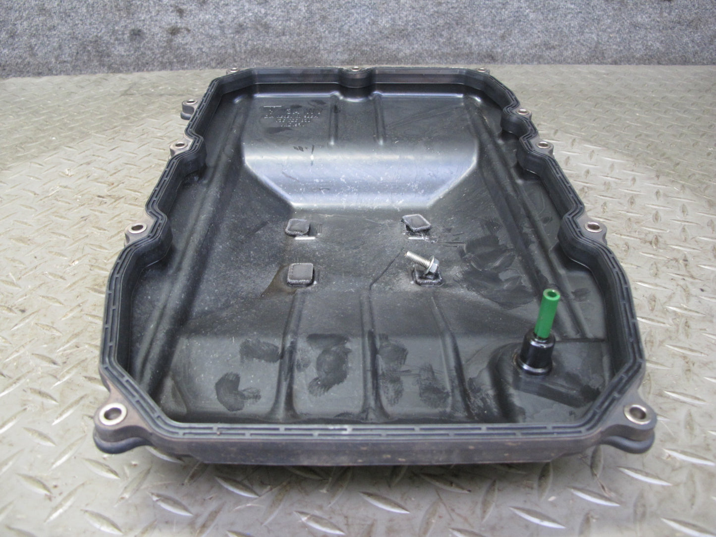 2011-2018 Porsche Cayenne S 958 Automatic Transmission Oil Pan 0C8321361