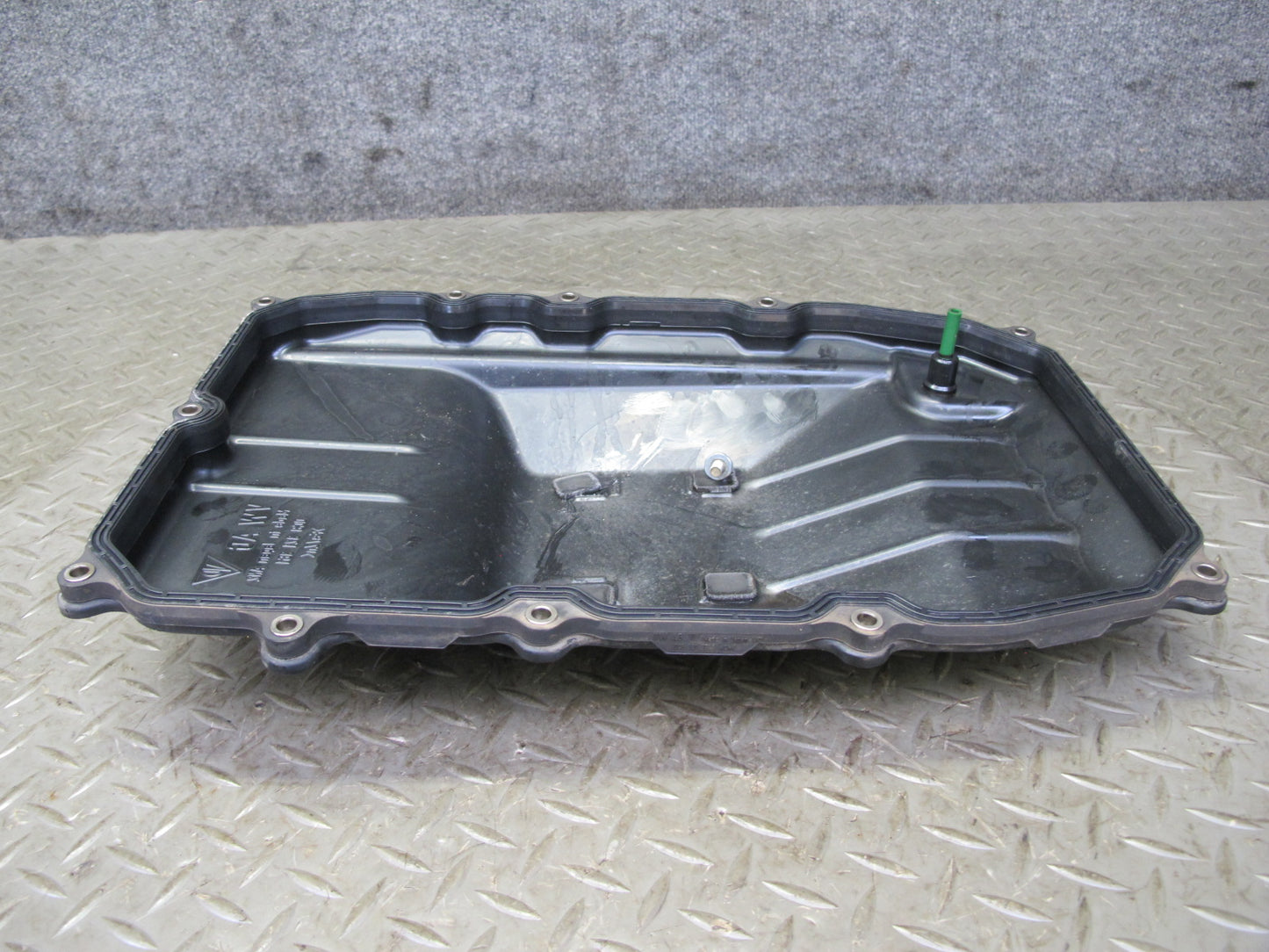 2011-2018 Porsche Cayenne S 958 Automatic Transmission Oil Pan 0C8321361