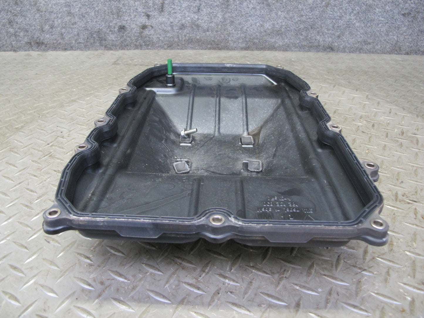 2011-2018 Porsche Cayenne S 958 Automatic Transmission Oil Pan 0C8321361