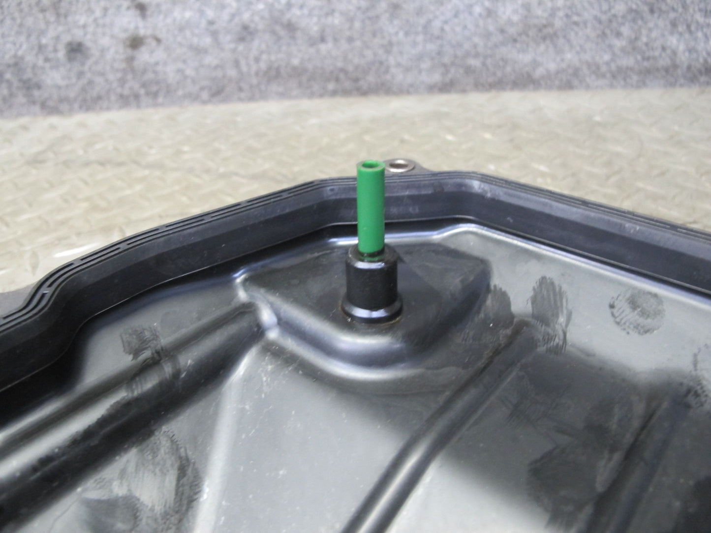 2011-2018 Porsche Cayenne S 958 Automatic Transmission Oil Pan 0C8321361