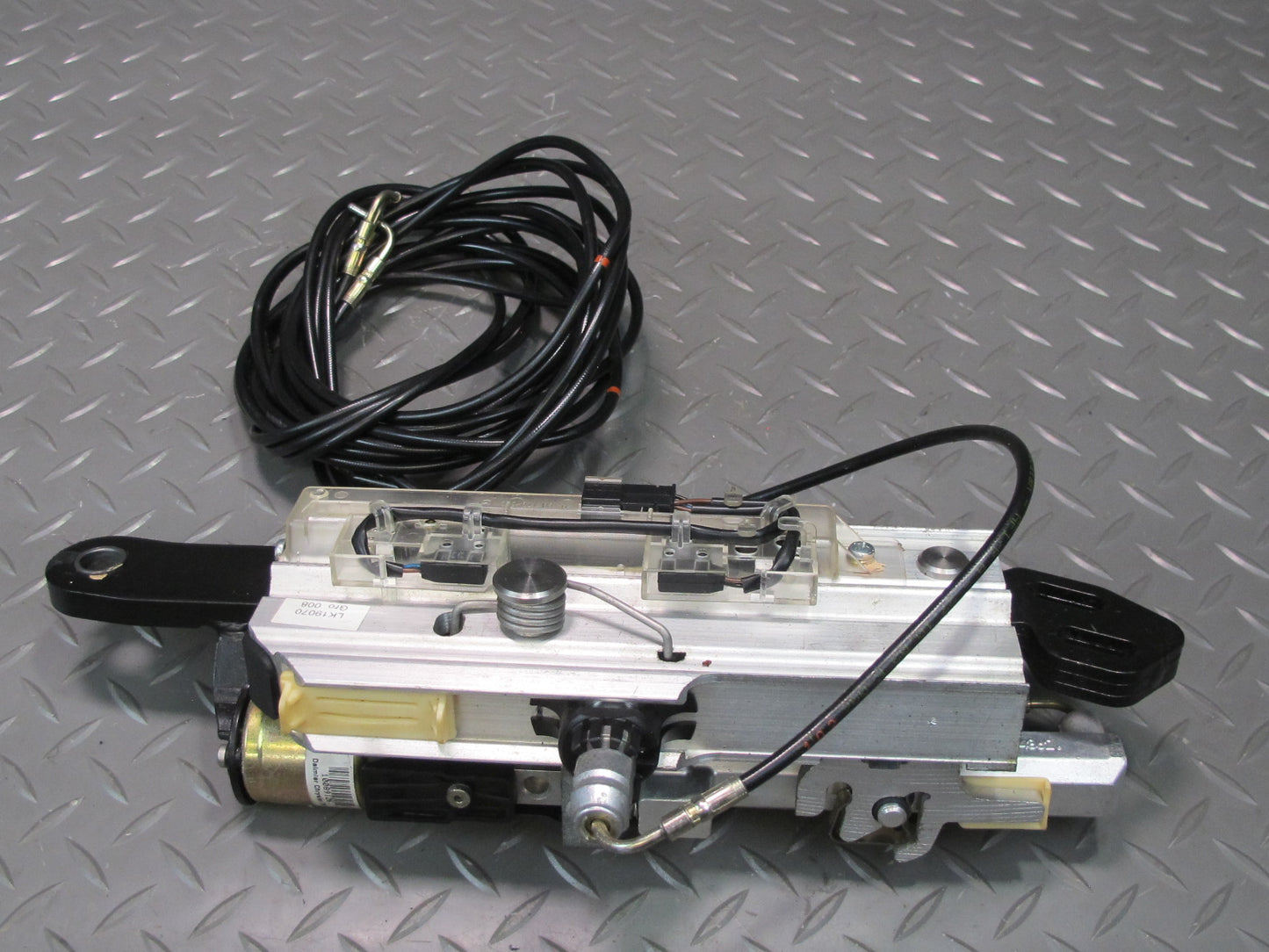 03-12 Mercedes R230 Sl-class Convertible Right Pawl Cylinder Support OEM