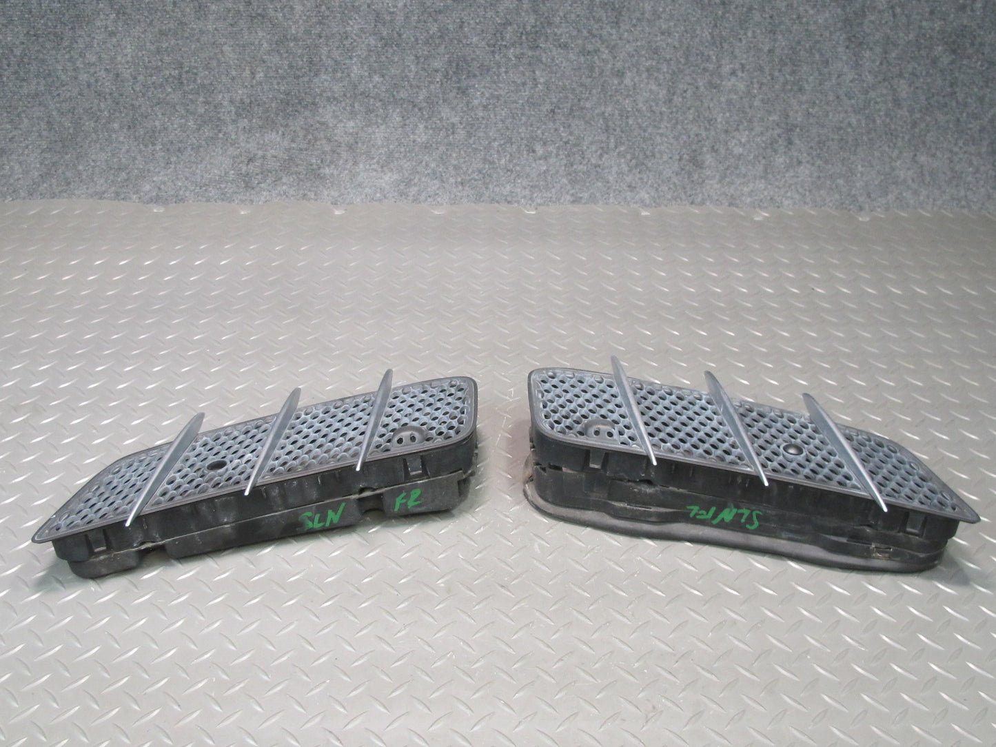 03-12 Mercedes R230 Sl-class Set of 2 Front Left & Right Hood Vent Grille OEM