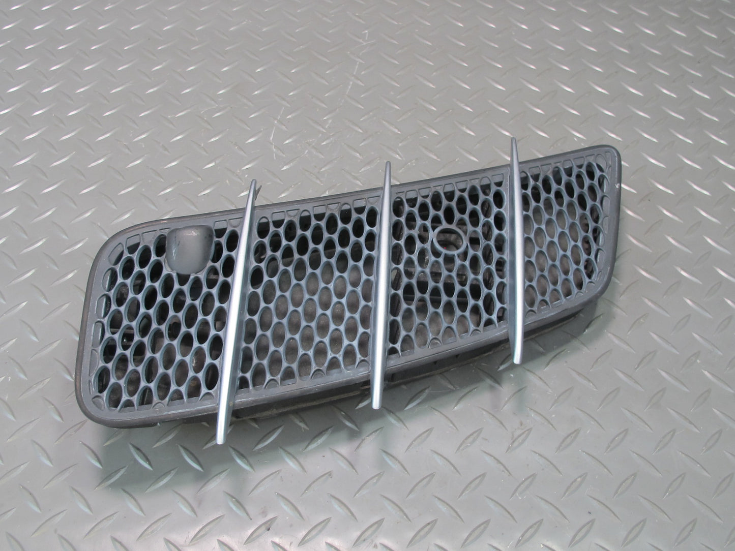 03-12 Mercedes R230 Sl-class Set of 2 Front Left & Right Hood Vent Grille OEM