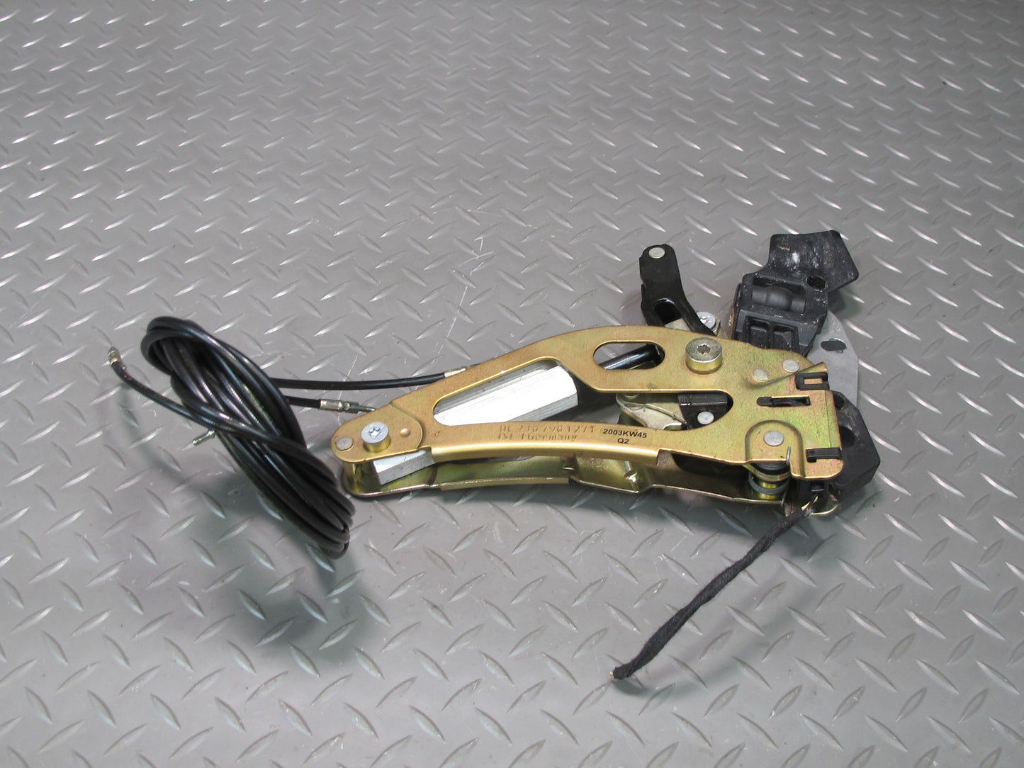 03-12 Mercedes R230 Sl-class Rear Right Trunk Lock Frame Cylinder 2307901271 OEM