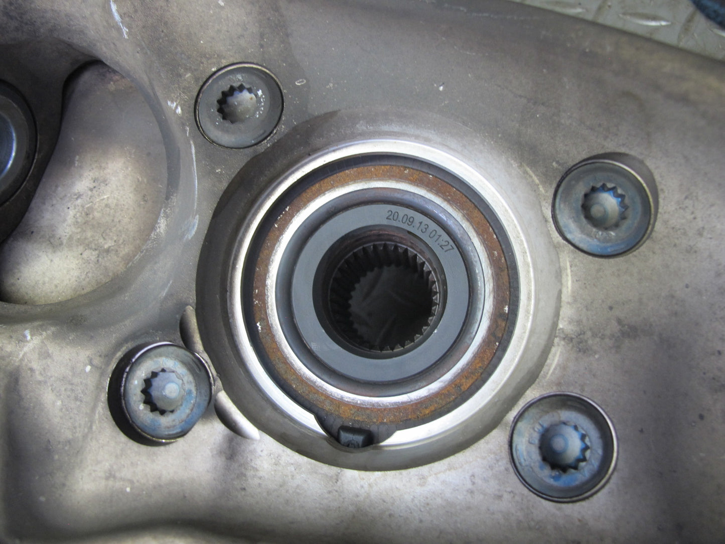 2011-2018 Porsche Cayenne 958 AWD Front Right Spindle Knuckle Wheel Hub Bearing