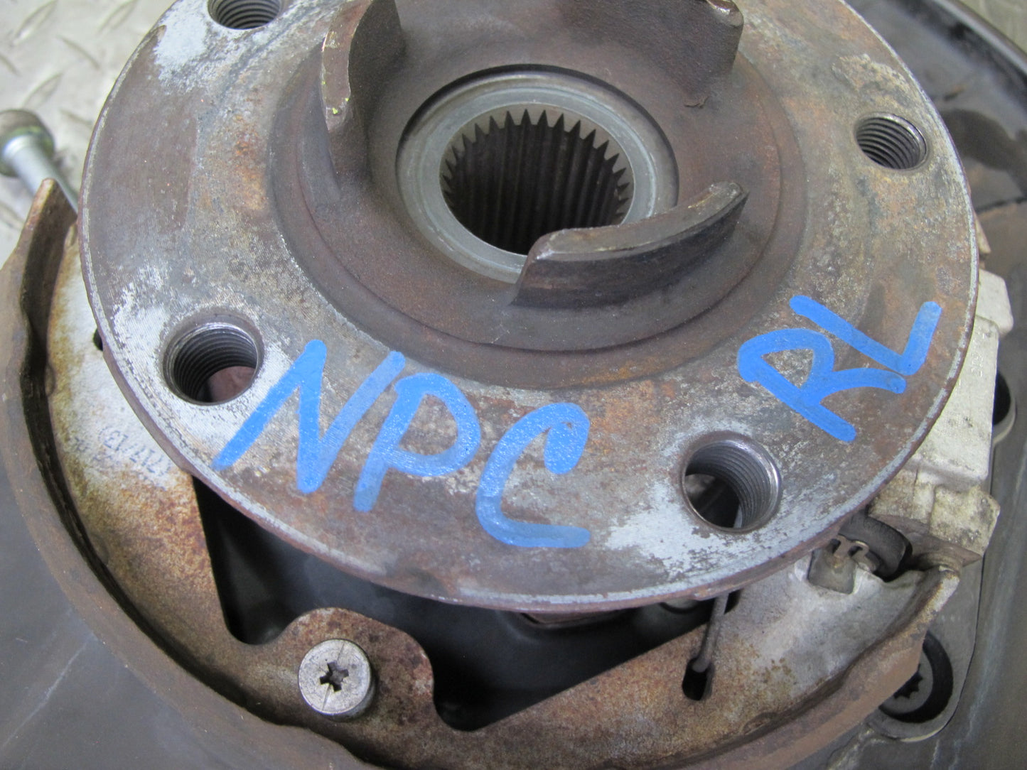 2013-2018 Porsche Cayenne 958 AWD Rear Left Spindle Knuckle Wheel Hub Bearing