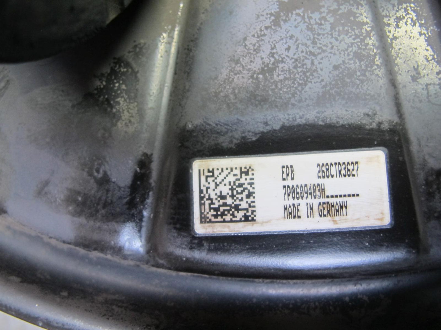 2013-2018 Porsche Cayenne 958 AWD Rear Left Spindle Knuckle Wheel Hub Bearing