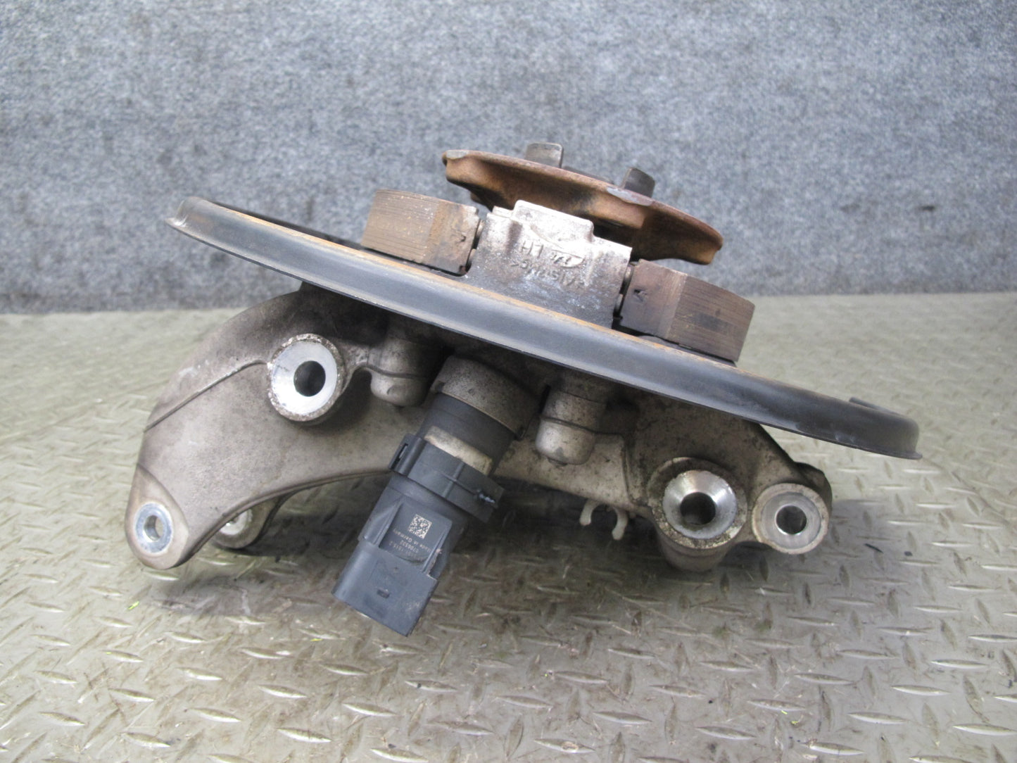 2013-2018 Porsche Cayenne 958 AWD Rear Left Spindle Knuckle Wheel Hub Bearing