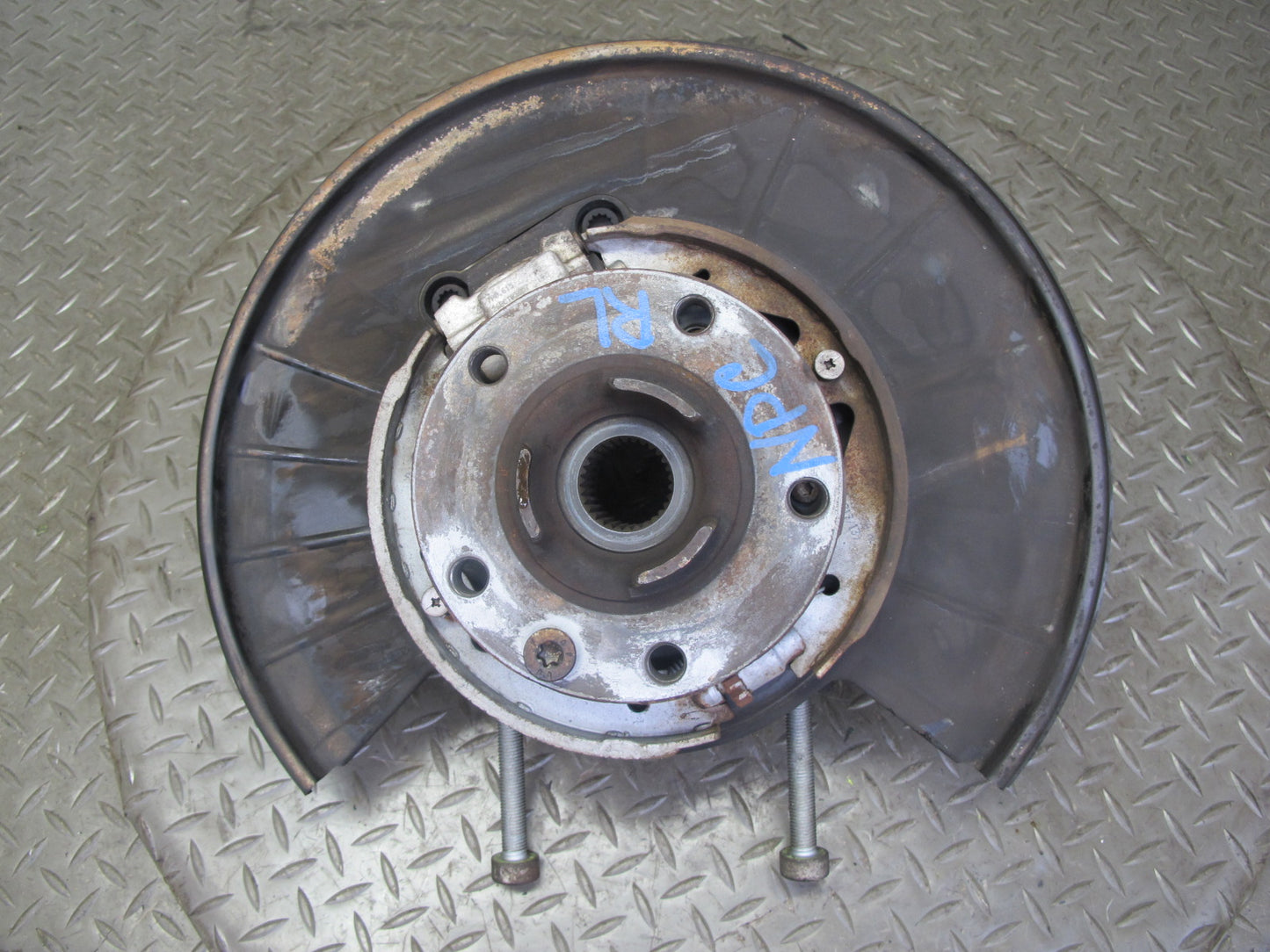 2013-2018 Porsche Cayenne 958 AWD Rear Left Spindle Knuckle Wheel Hub Bearing