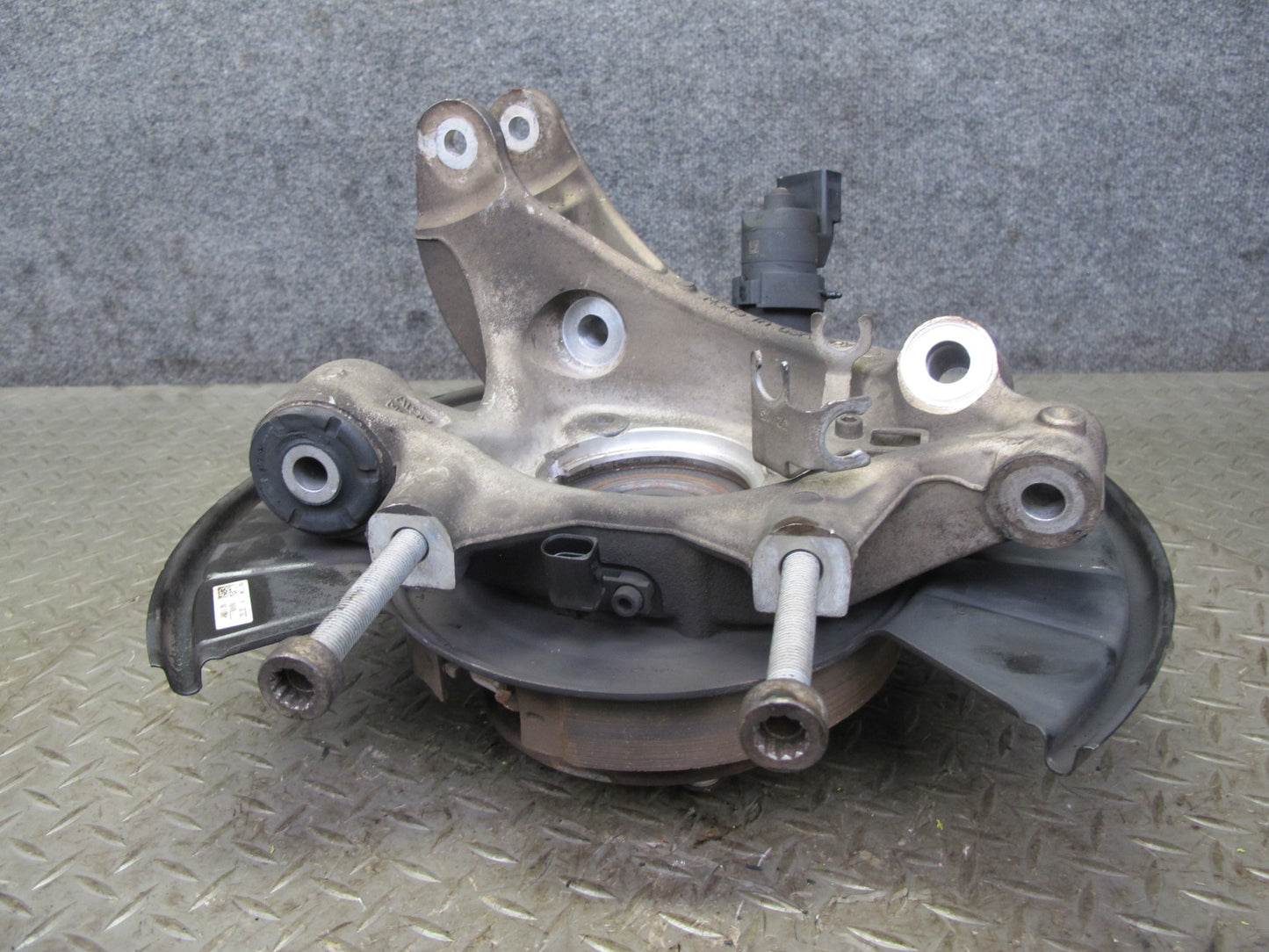 2013-2018 Porsche Cayenne 958 AWD Rear Left Spindle Knuckle Wheel Hub Bearing