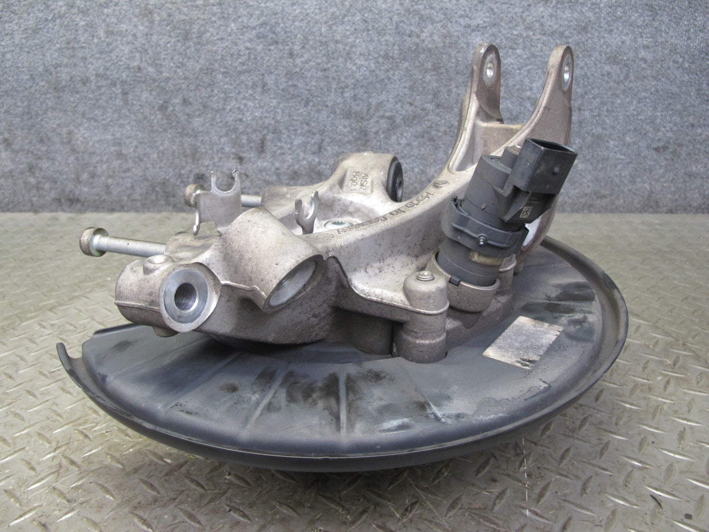 2013-2018 Porsche Cayenne 958 AWD Rear Left Spindle Knuckle Wheel Hub Bearing