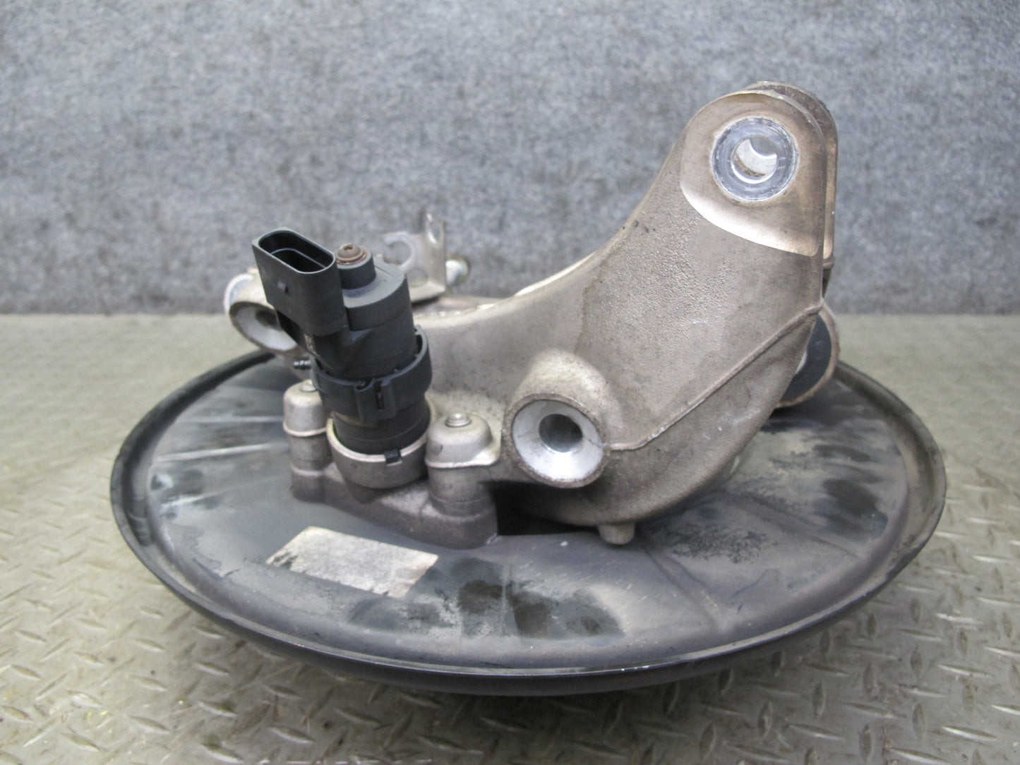 2013-2018 Porsche Cayenne 958 AWD Rear Left Spindle Knuckle Wheel Hub Bearing