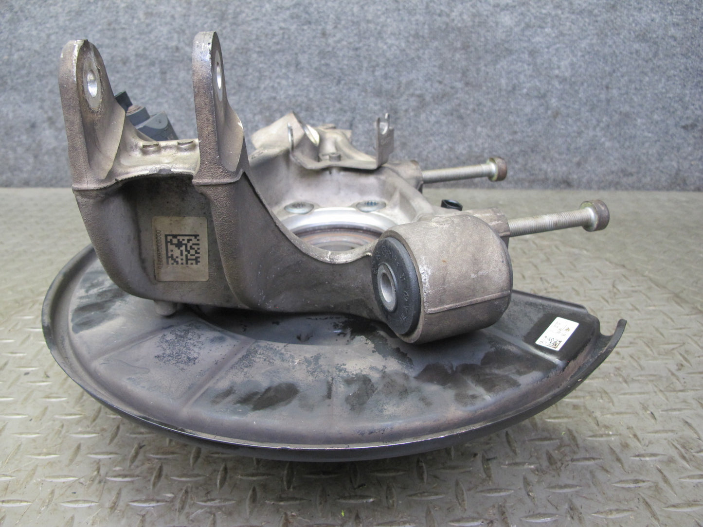 2013-2018 Porsche Cayenne 958 AWD Rear Left Spindle Knuckle Wheel Hub Bearing