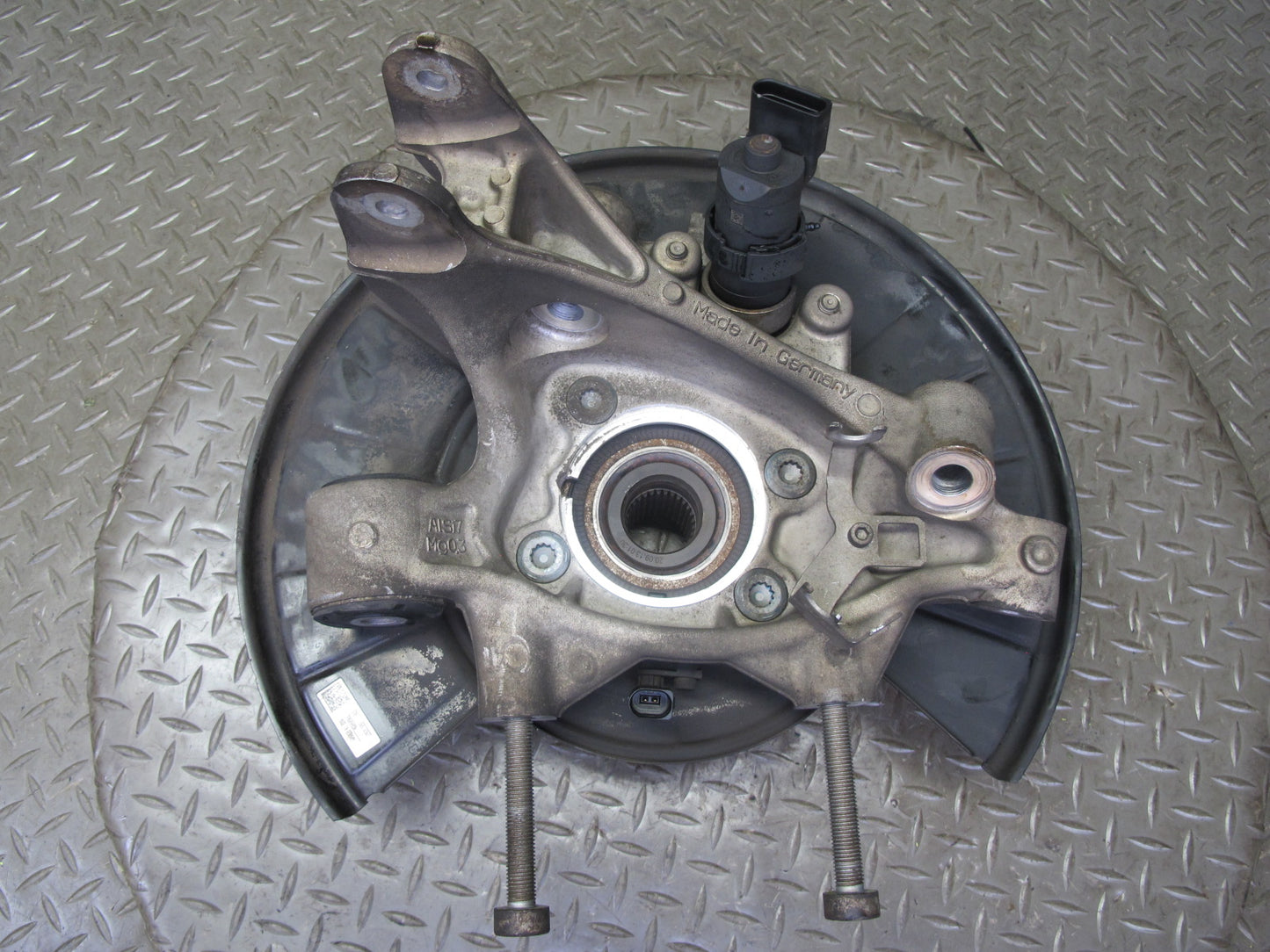 2013-2018 Porsche Cayenne 958 AWD Rear Left Spindle Knuckle Wheel Hub Bearing